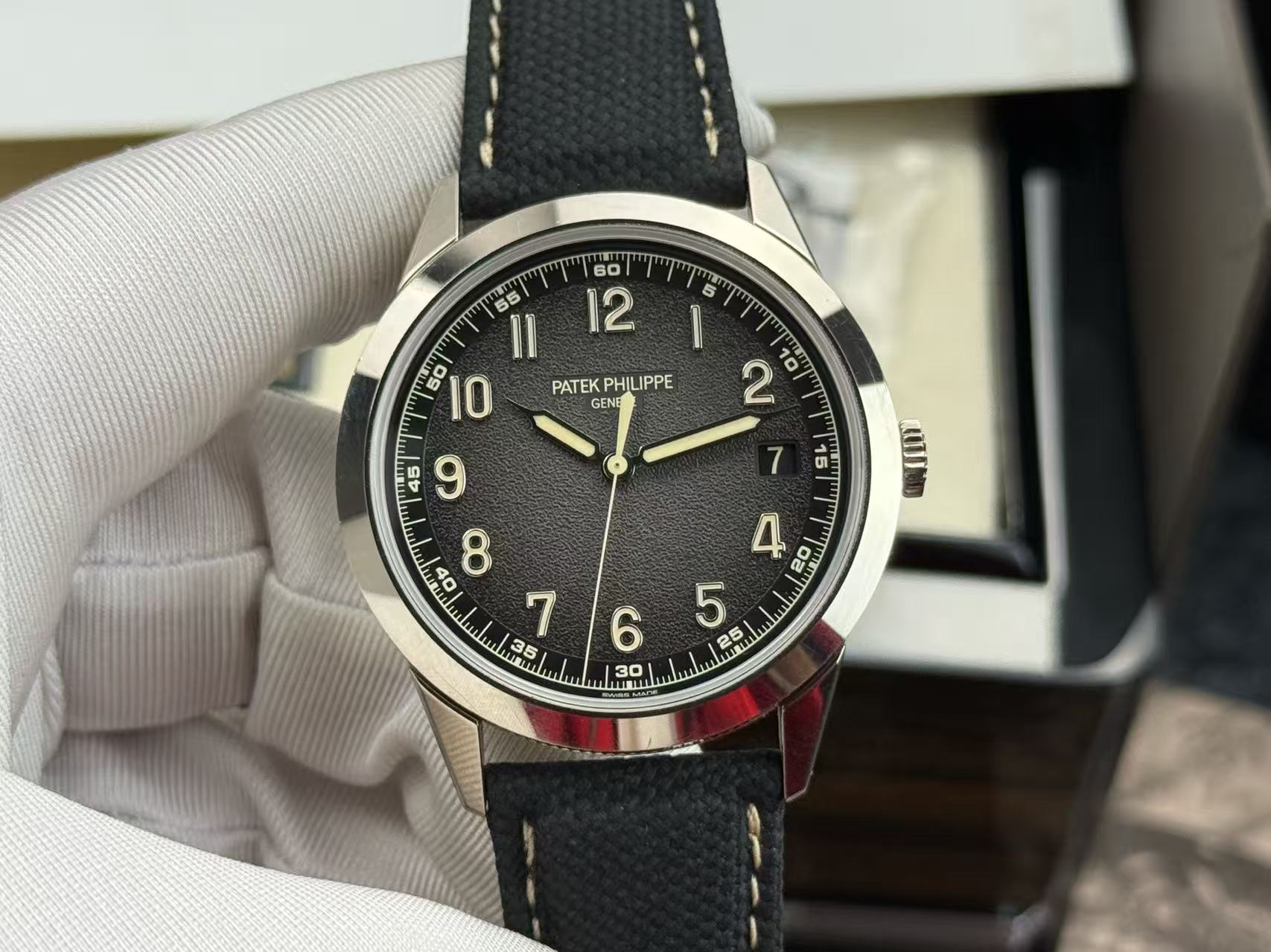 Patek Philippe 5226G-001 detail 1