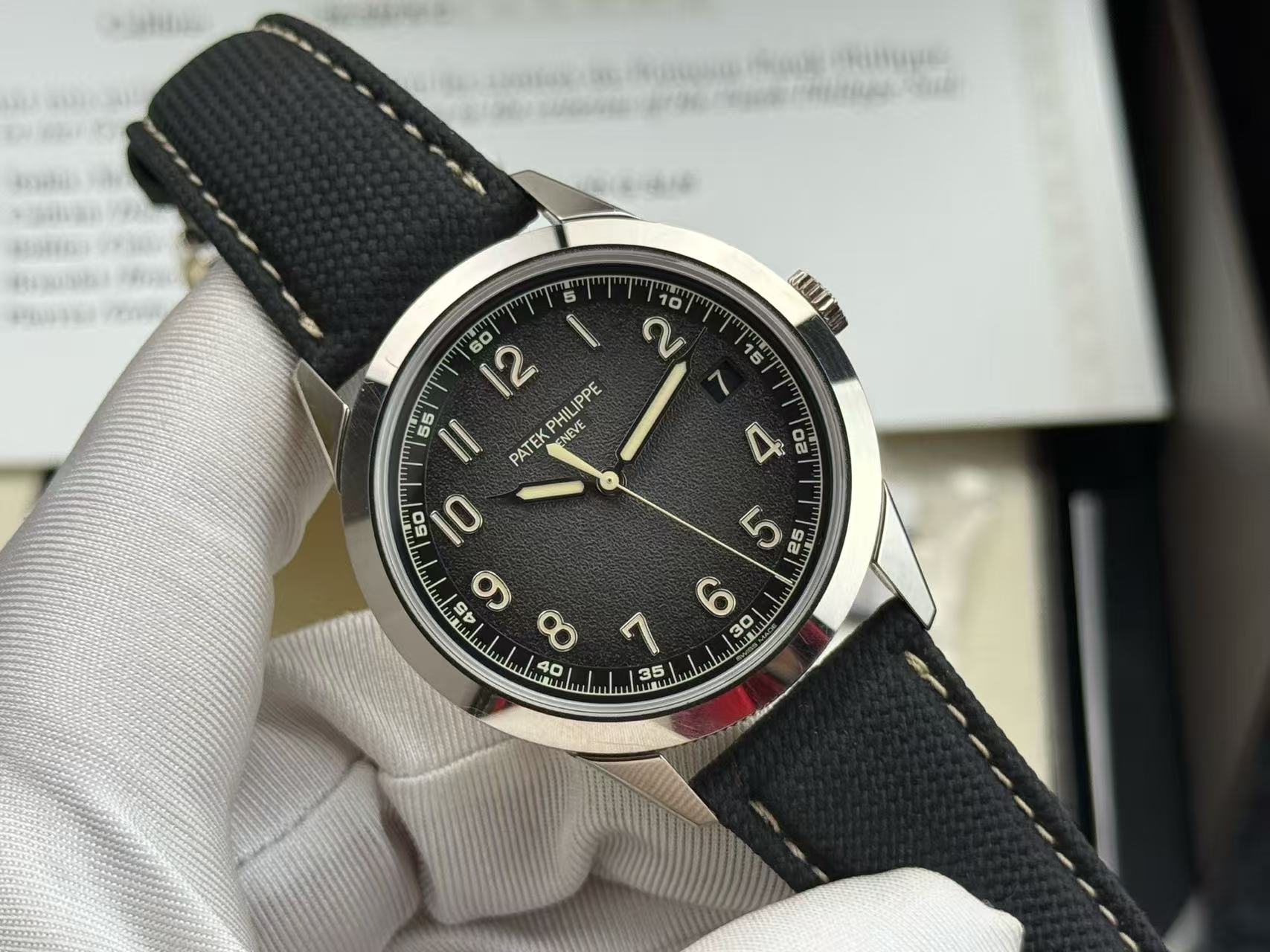 Patek Philippe 5226G-001 detail 2