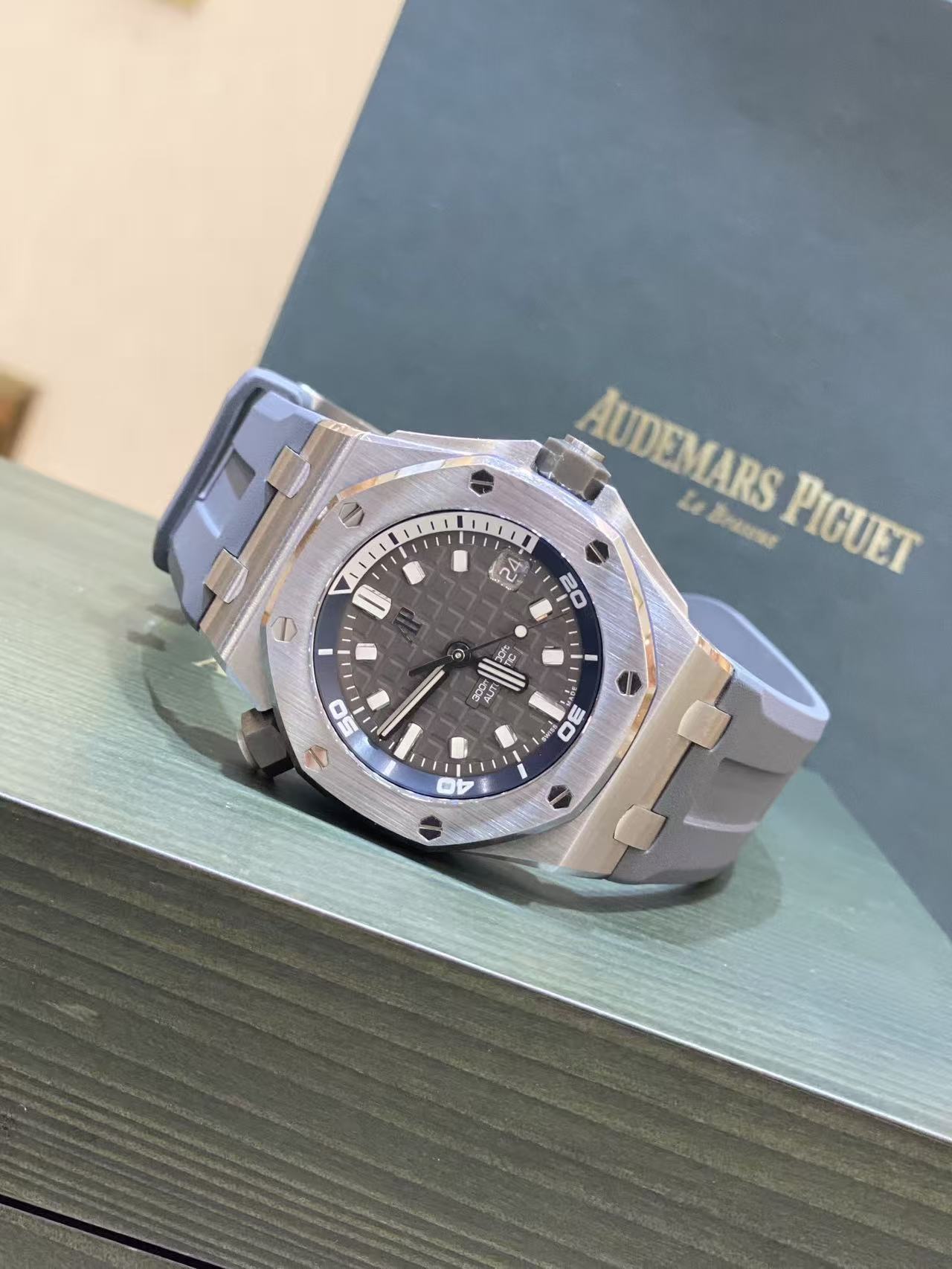 Audemars Piguet 15720ST
