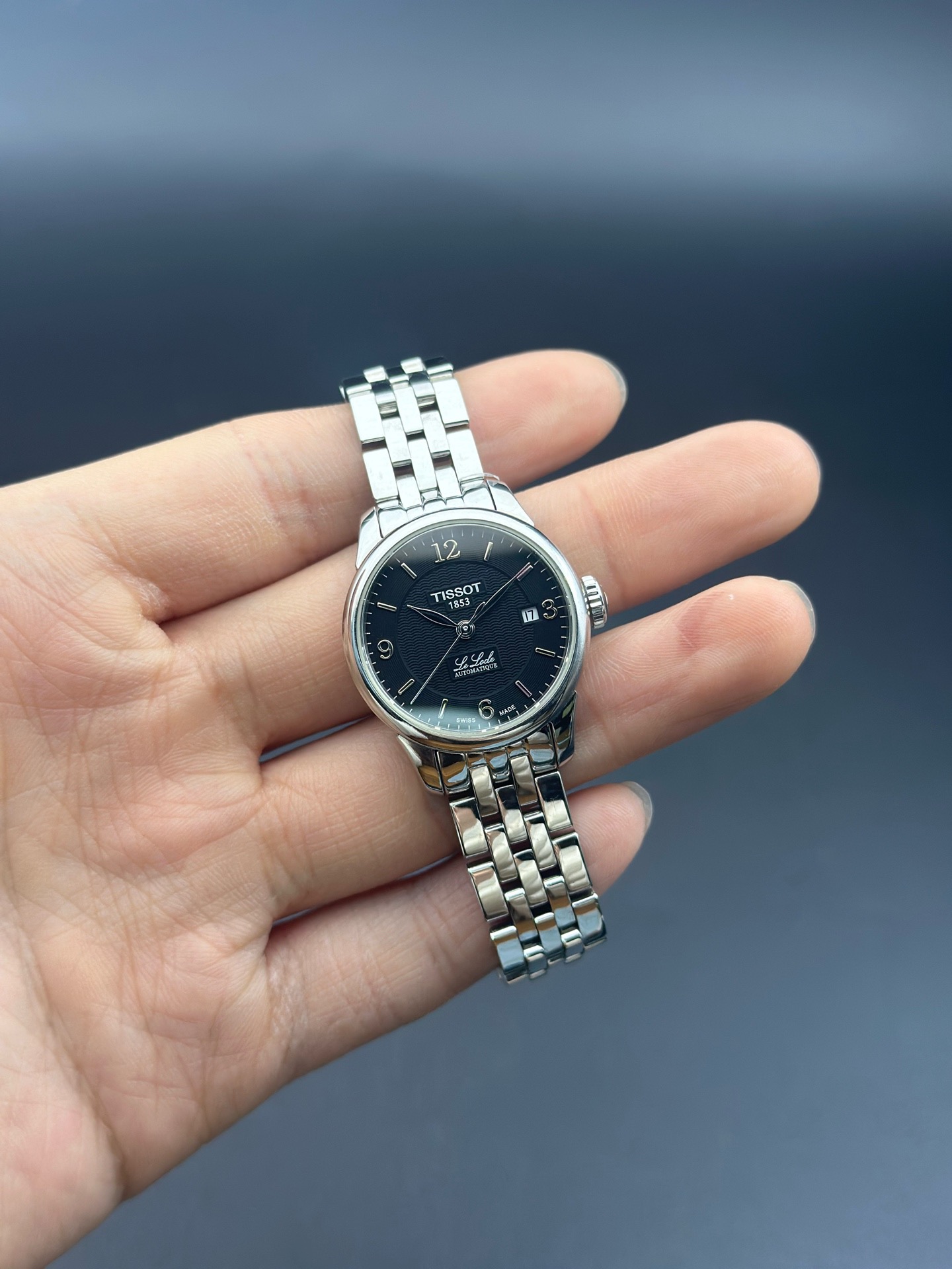 Tissot T41.1.183.54 detail 1