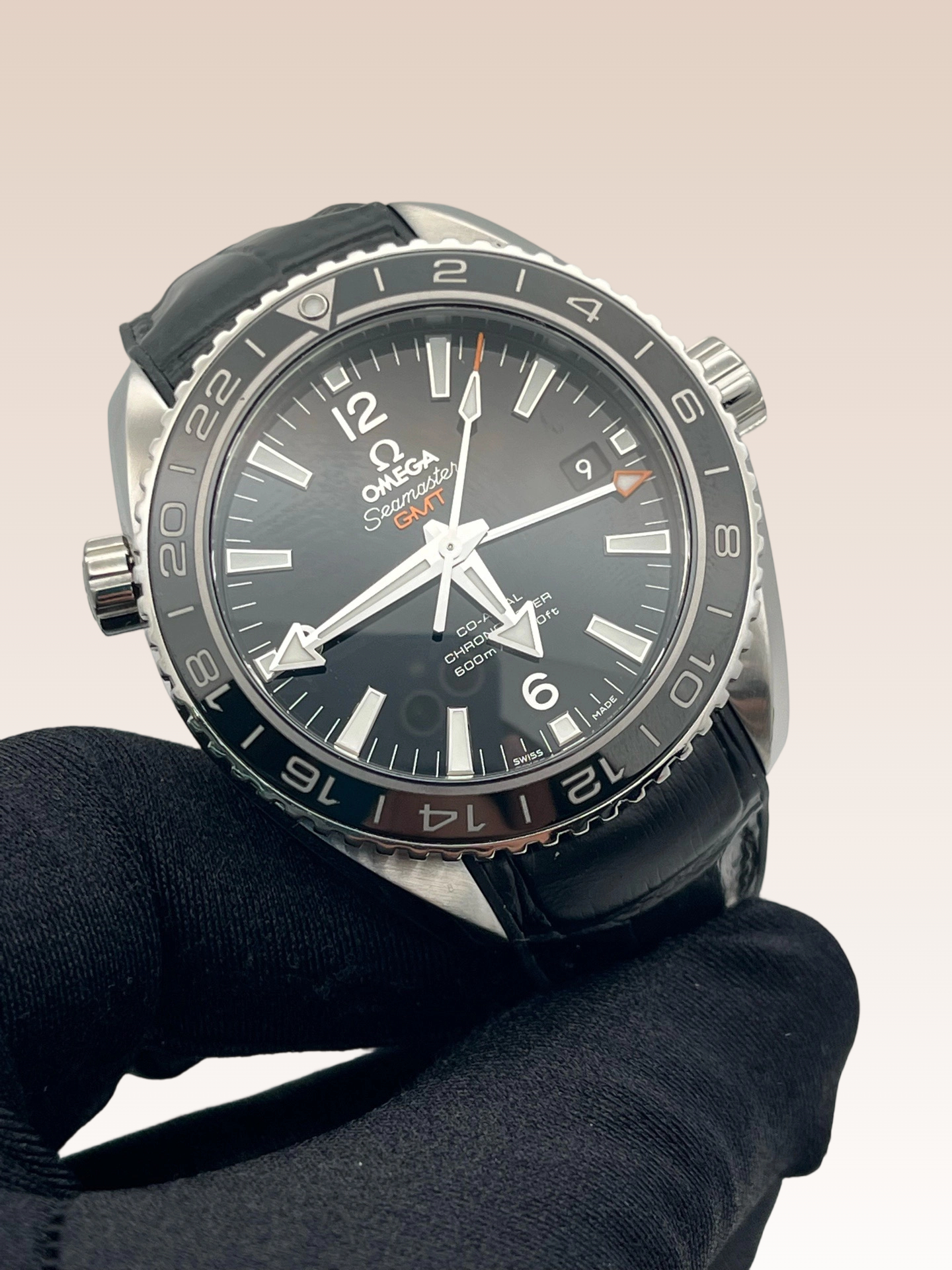 Omega 232.32.44.22.01.001 detail 1