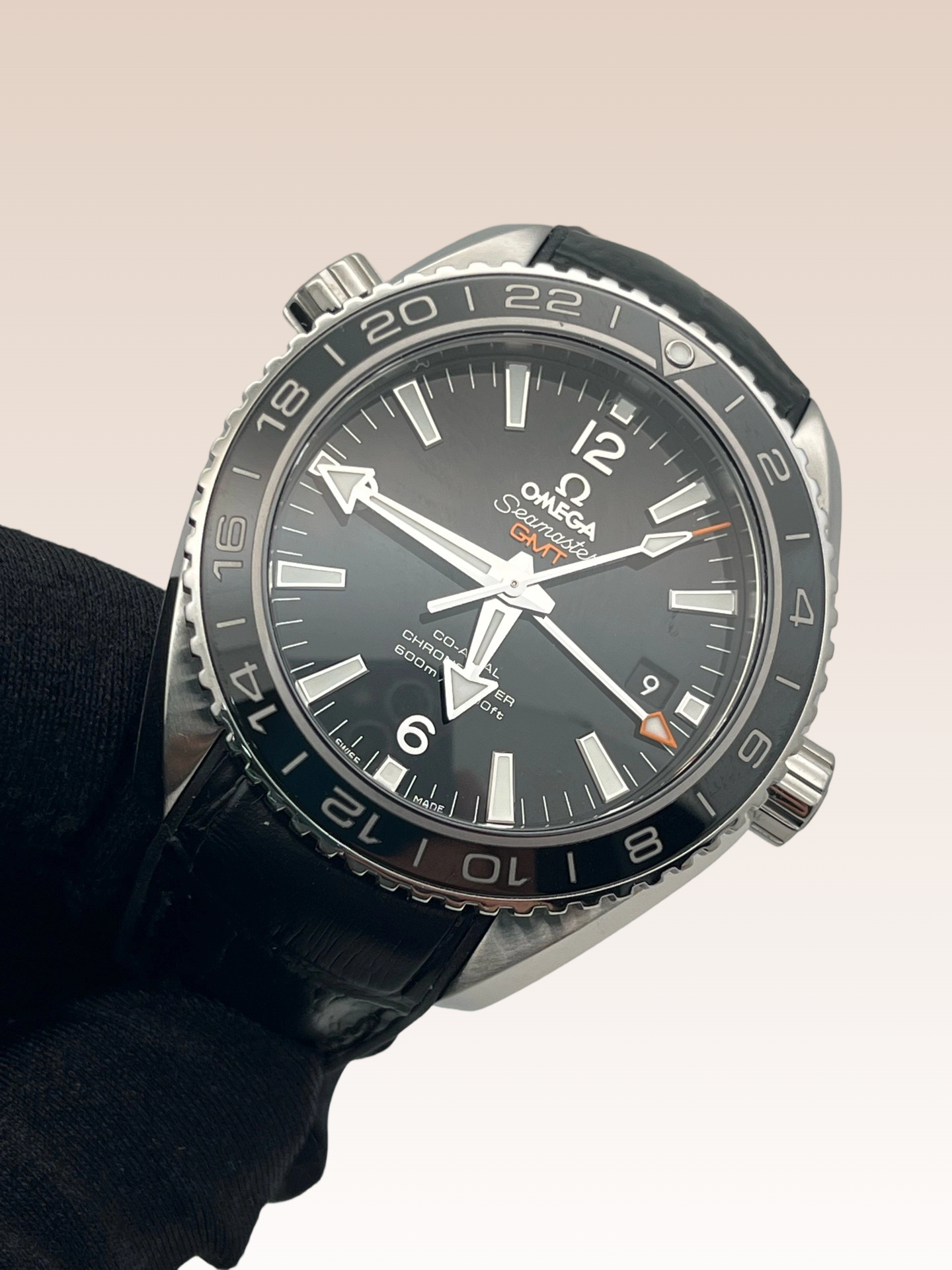 Omega 232.32.44.22.01.001 detail 2