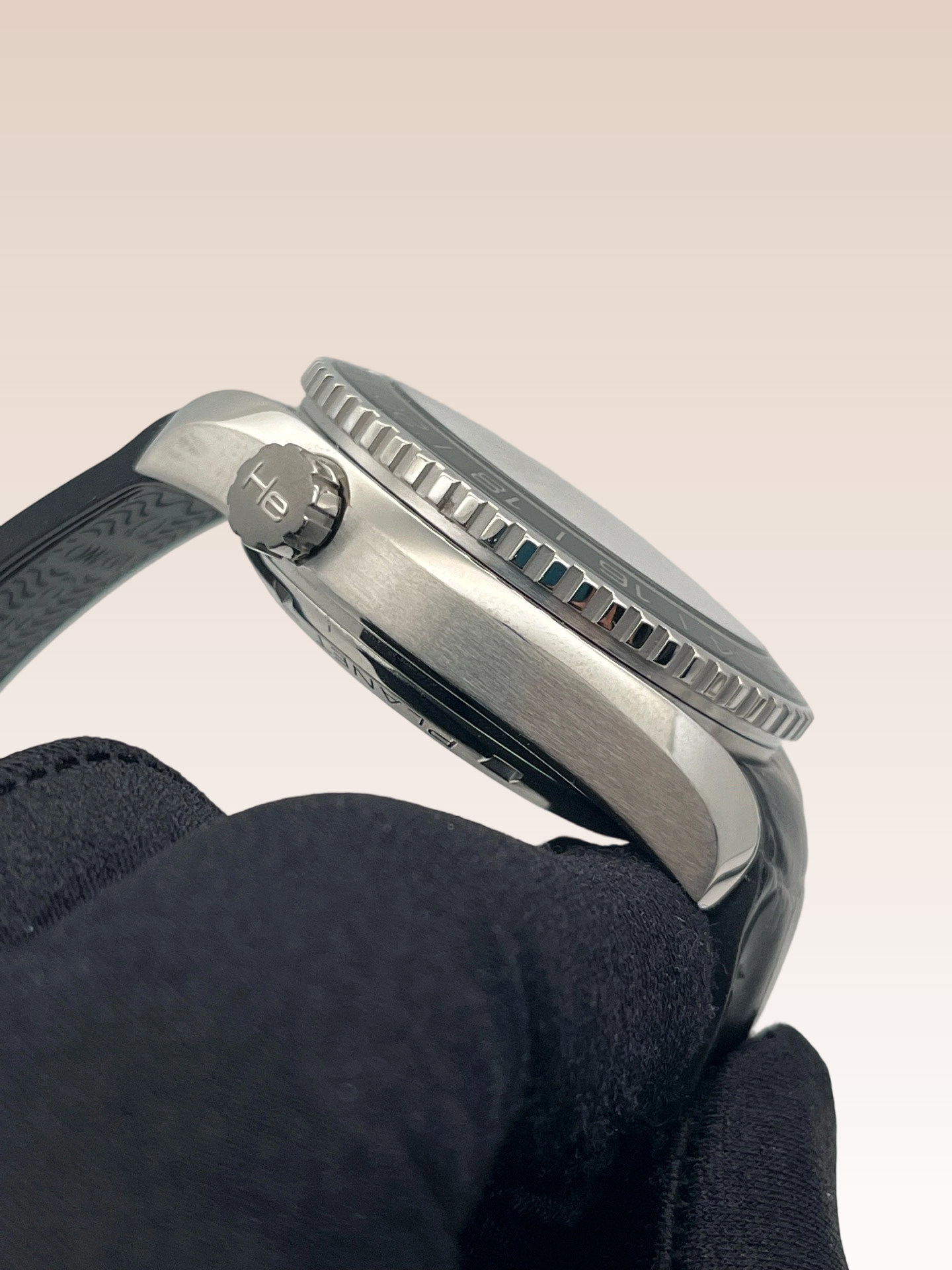 Omega 232.32.44.22.01.001 detail 3
