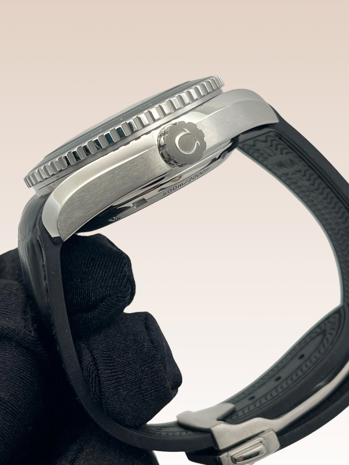 Omega 232.32.44.22.01.001 detail 4