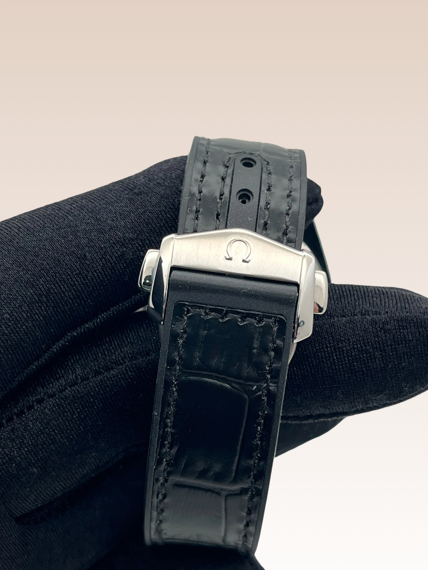 Omega 232.32.44.22.01.001 detail 5