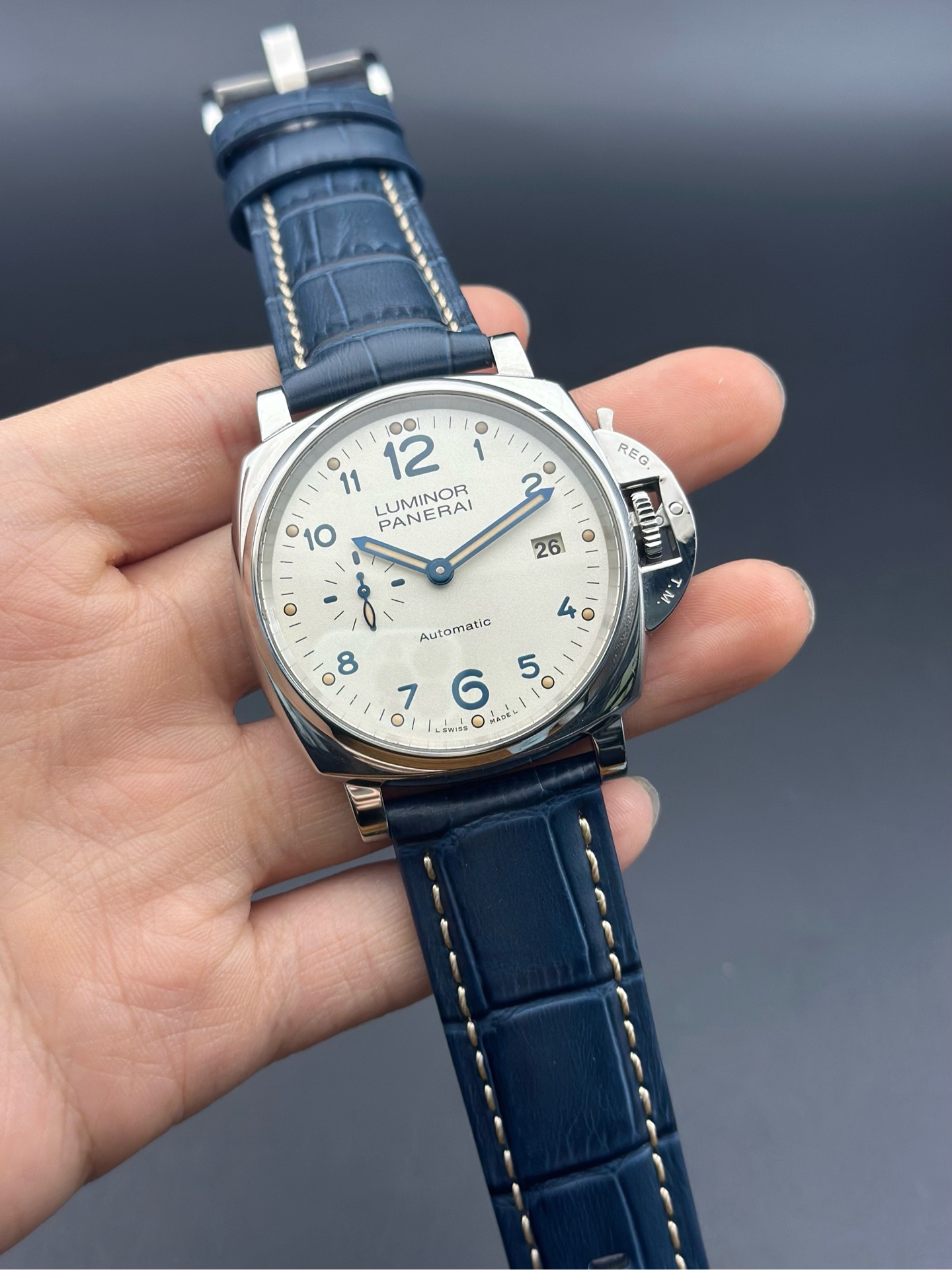 Panerai PAM00906 detail 1