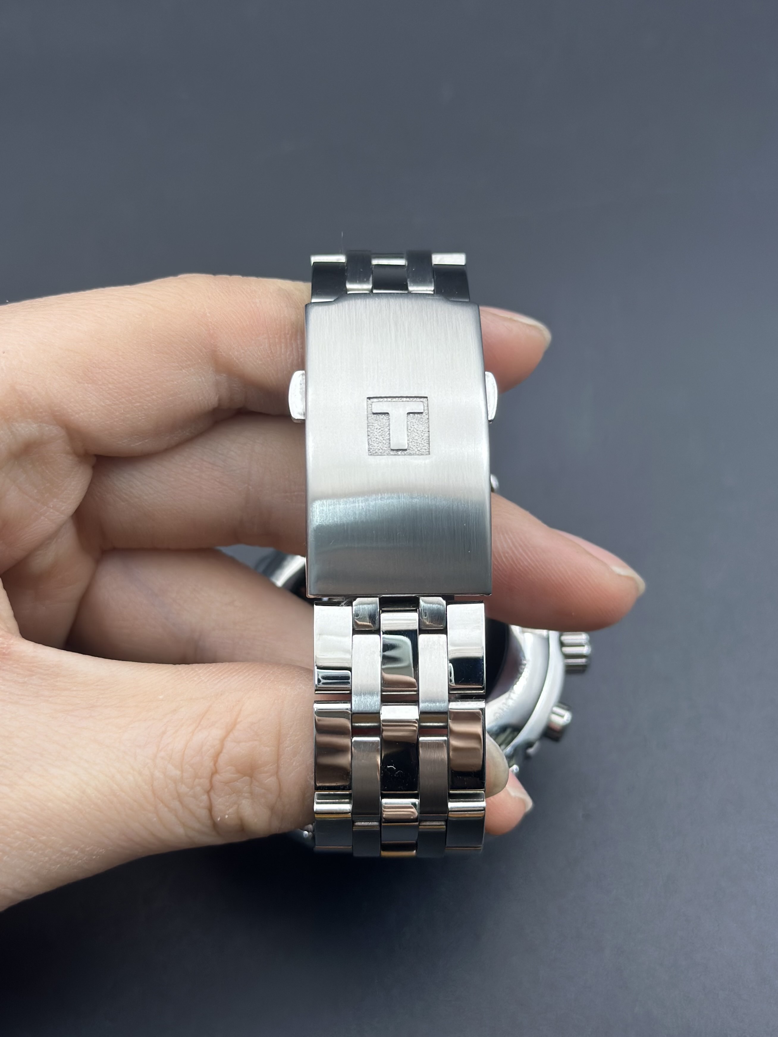Tissot T014.427.11.051.01 detail 4