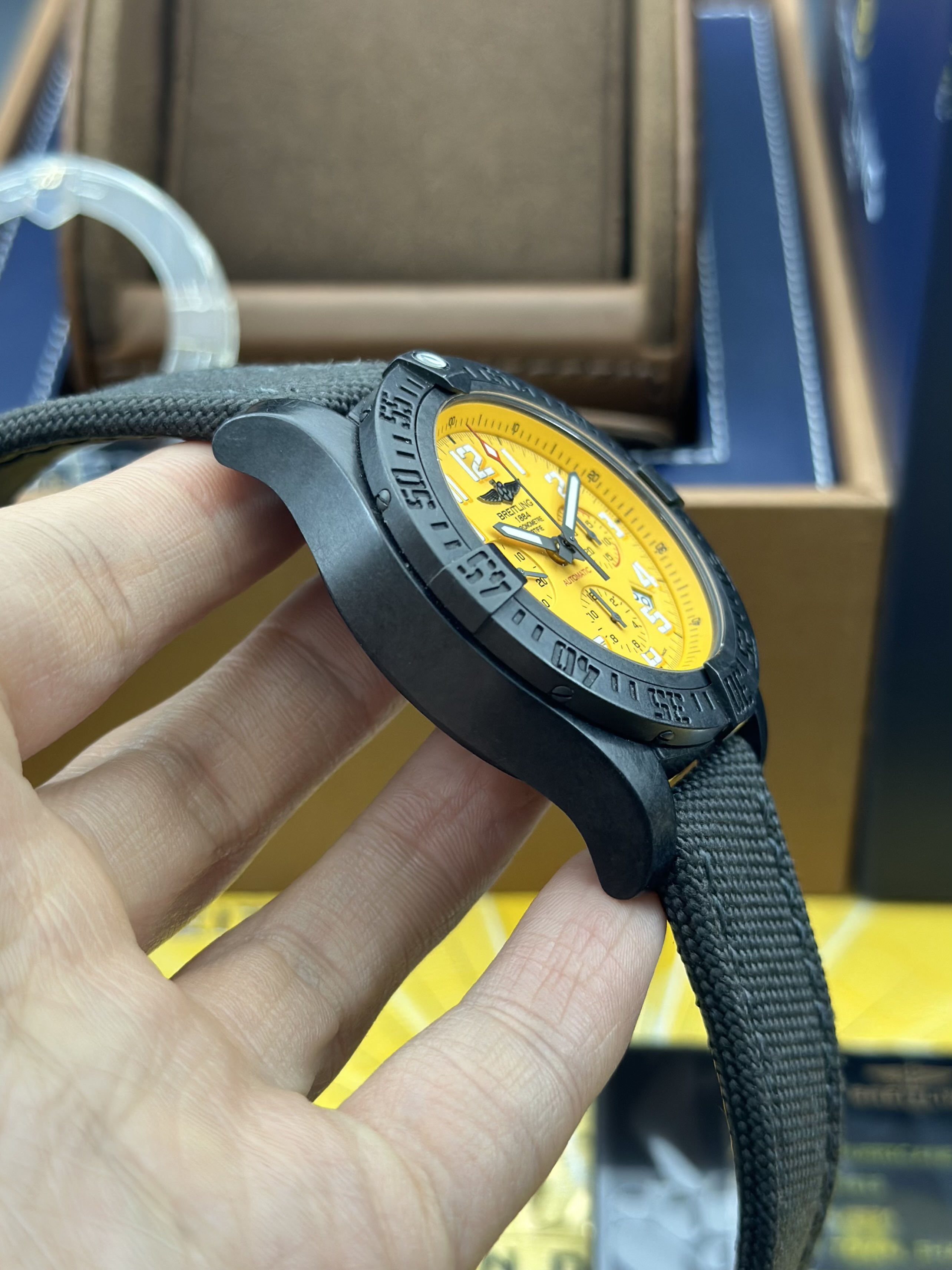 Breitling XB0180E4.I534 detail 2