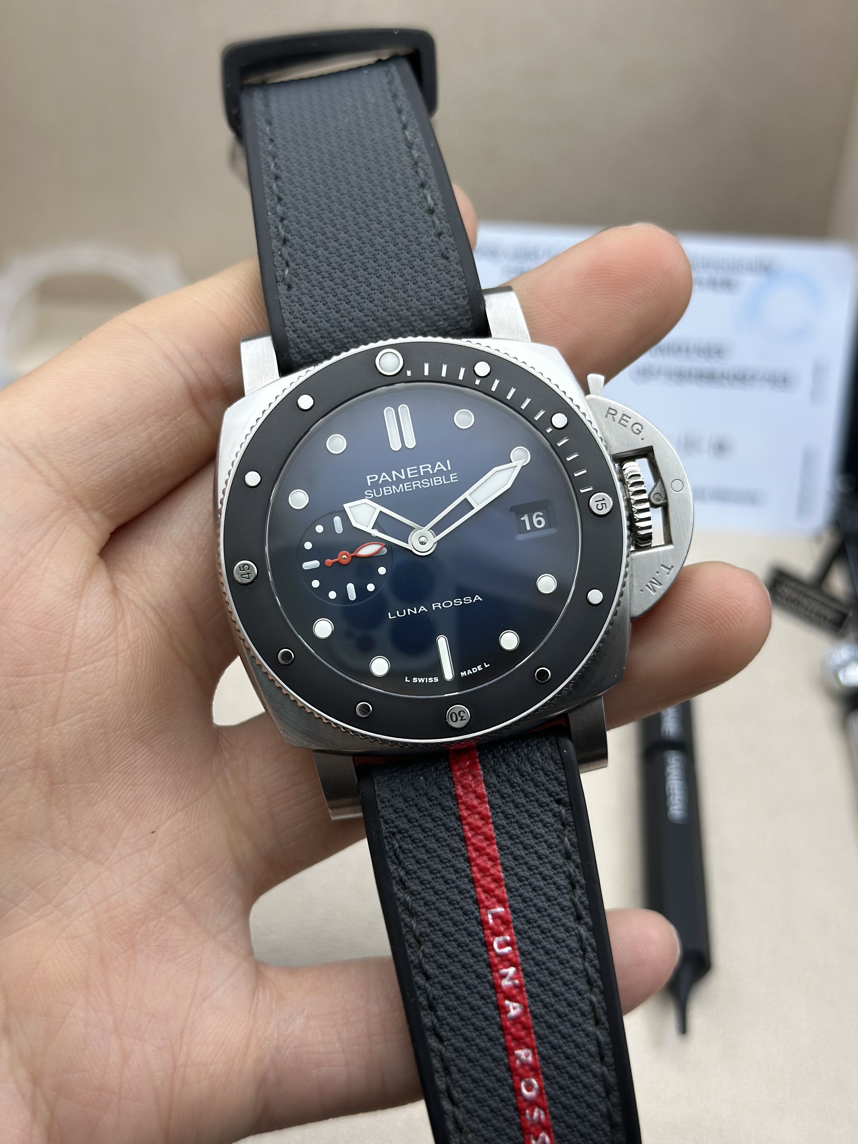 Panerai PAM01565 detail 1