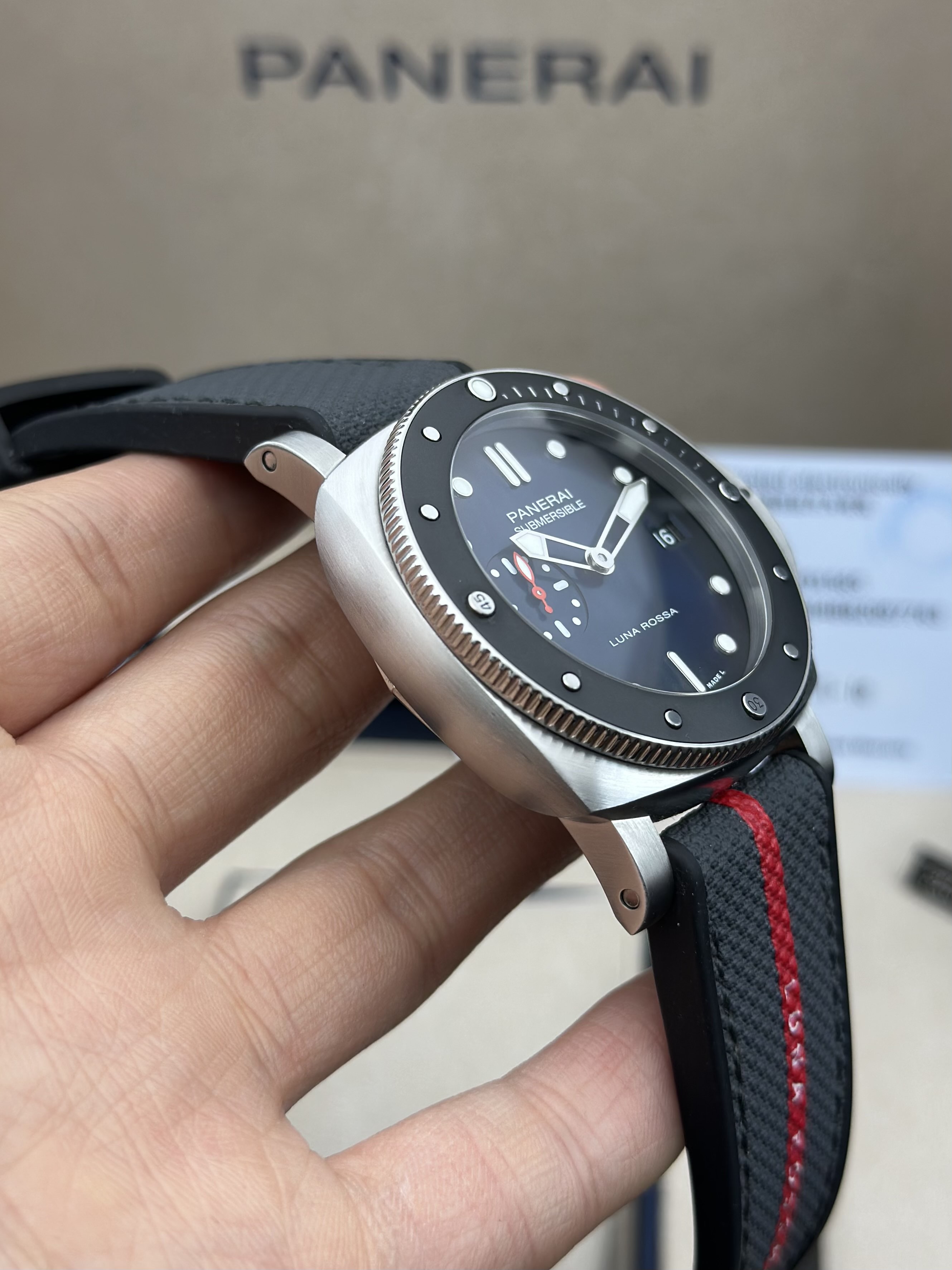 Panerai PAM01565 detail 2