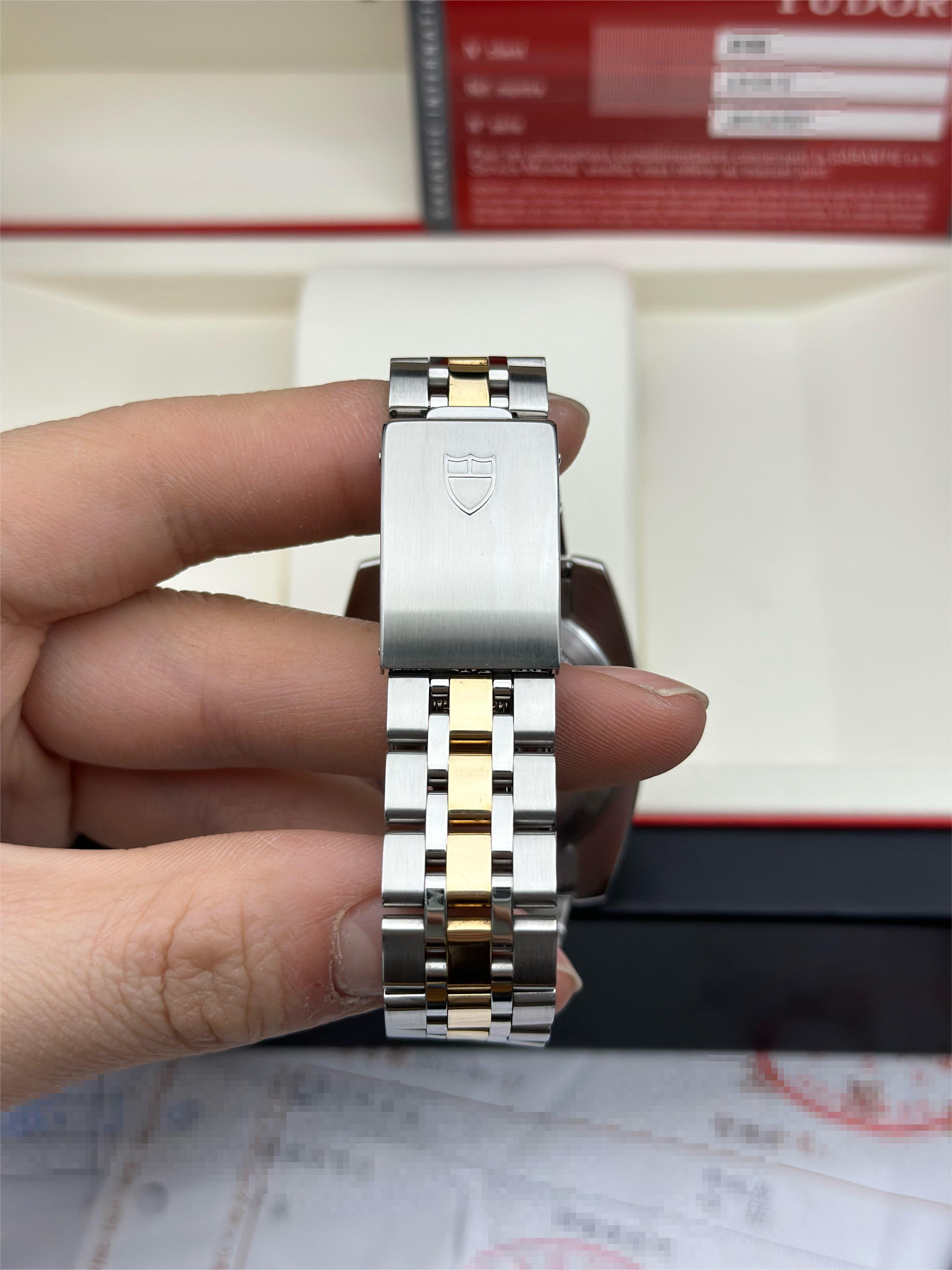 Tudor M21013-0002 detail 3