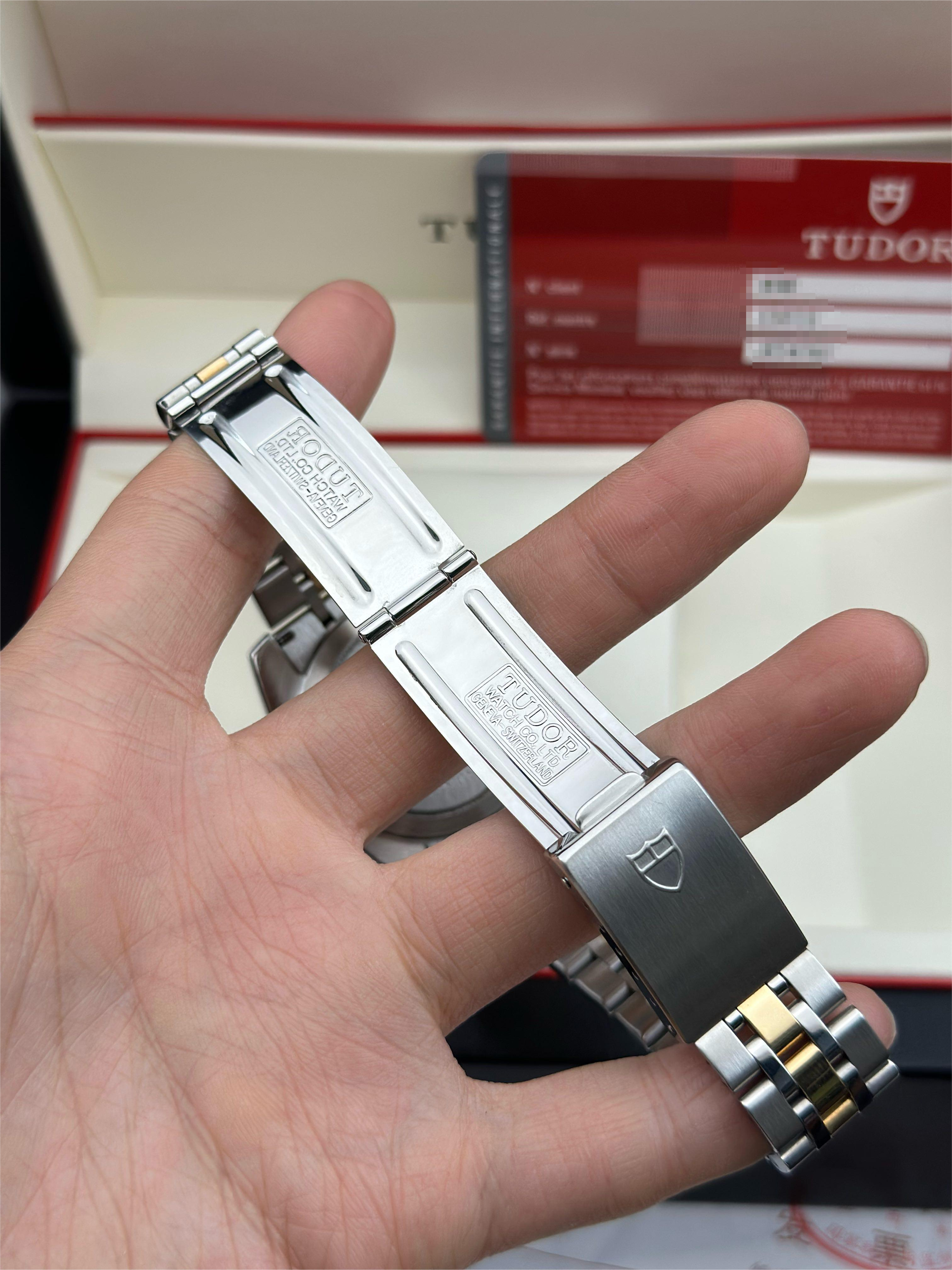Tudor M21013-0002 detail 4