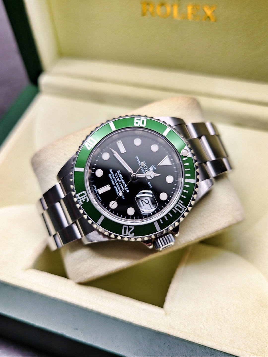 Rolex 16610lv detail 2
