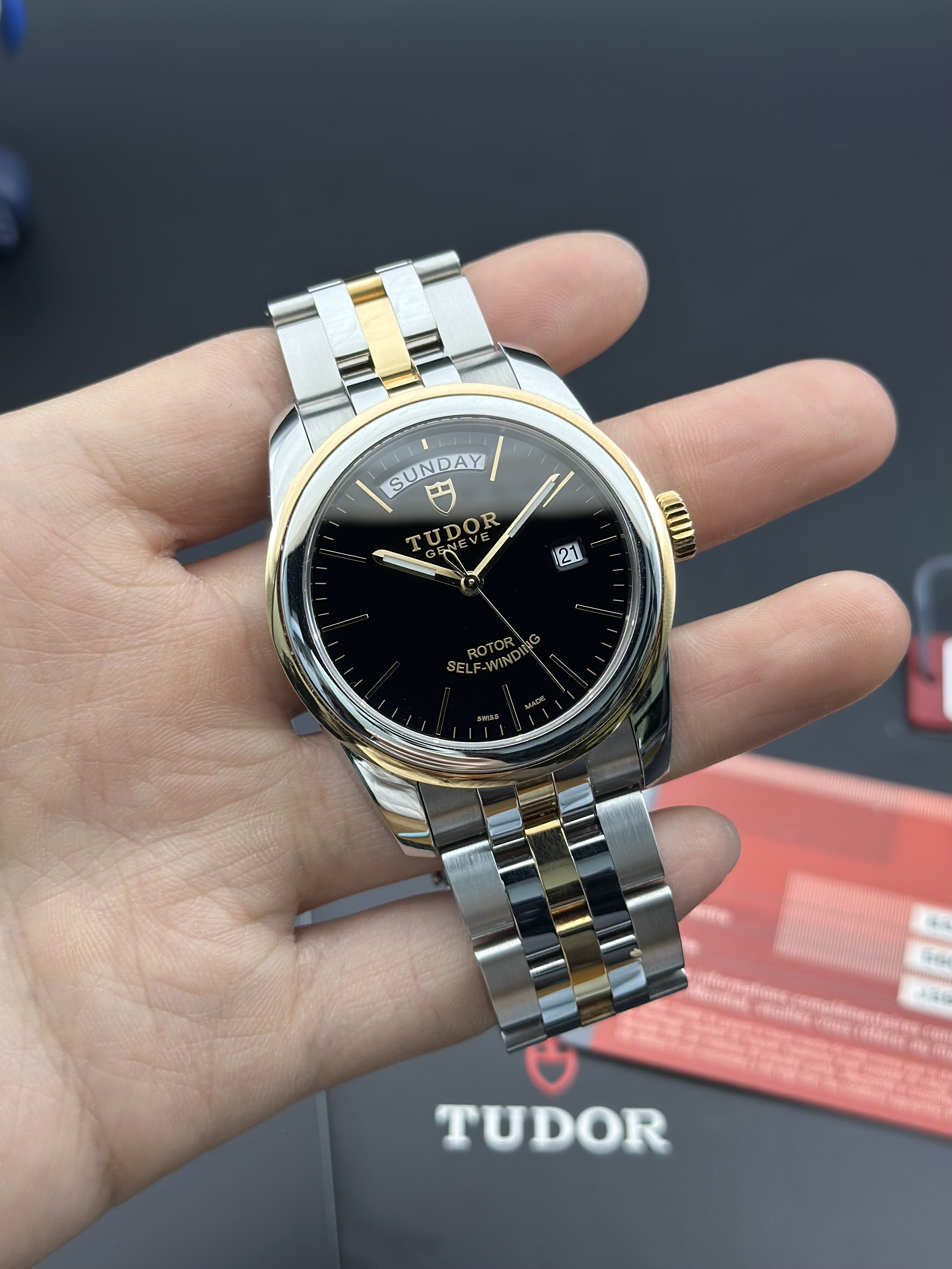 Tudor M56003-0007 detail 1
