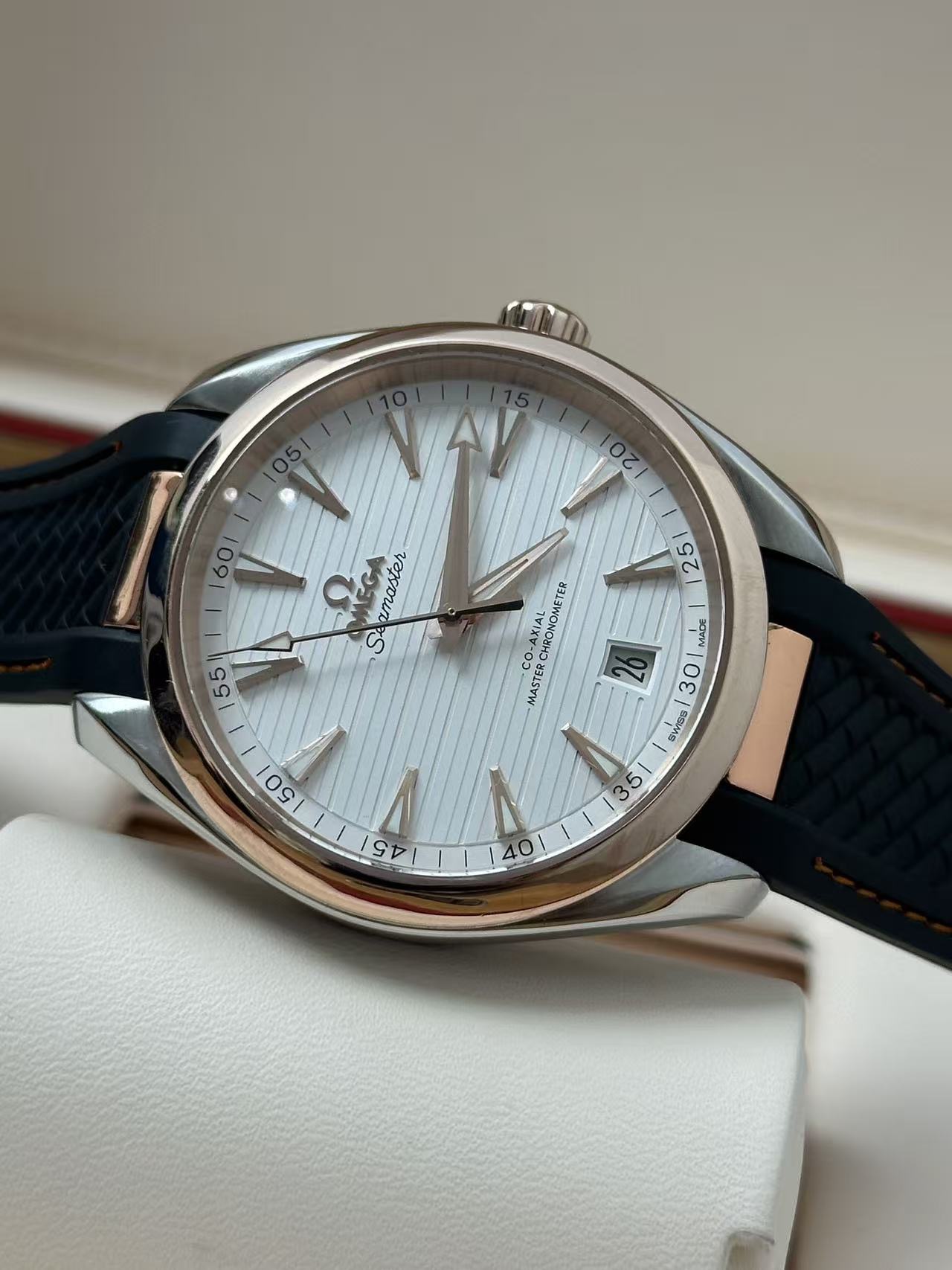 Omega 220.23.41.21.02.001 detail 1