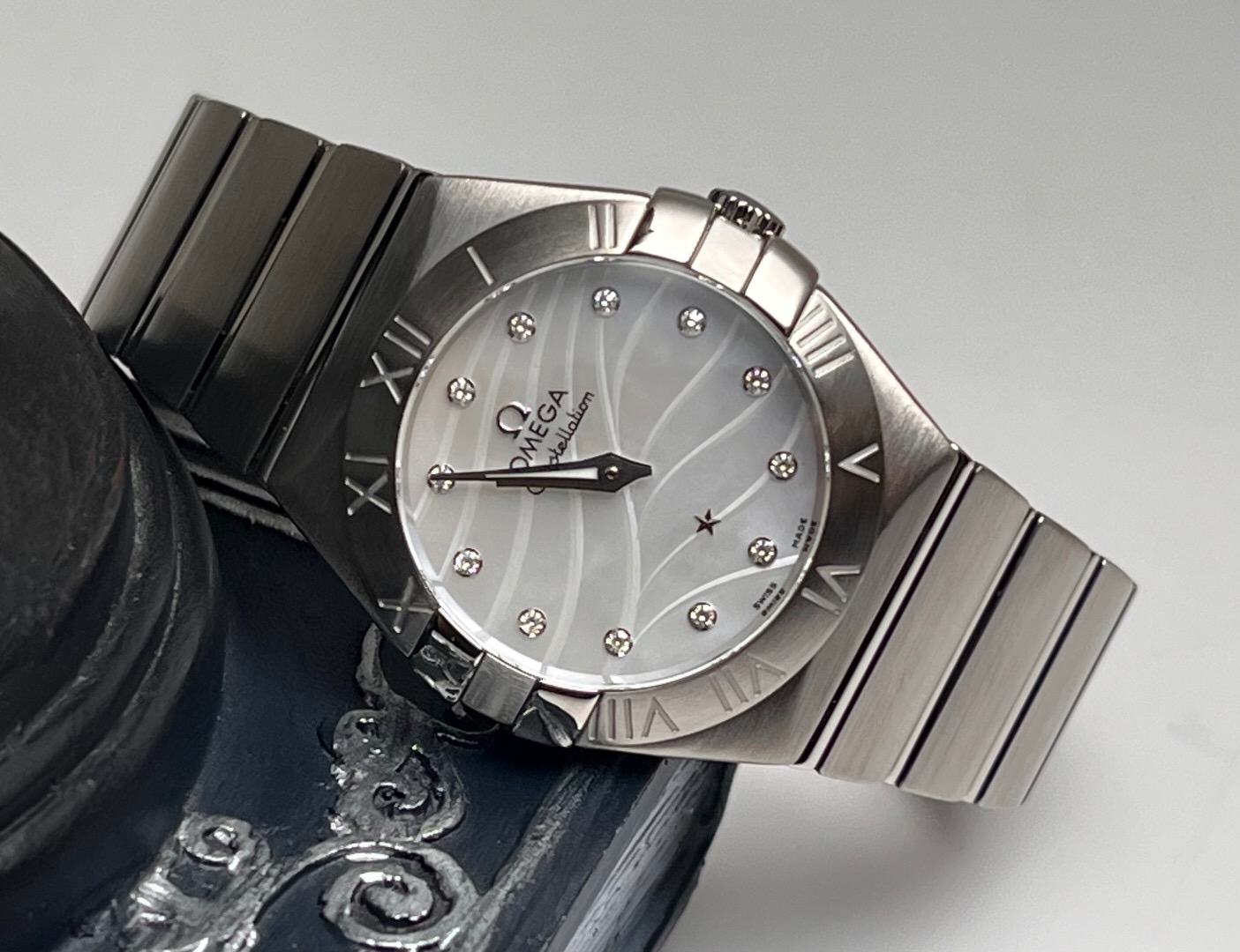 Omega 123.10.27.60.55.003 detail 2