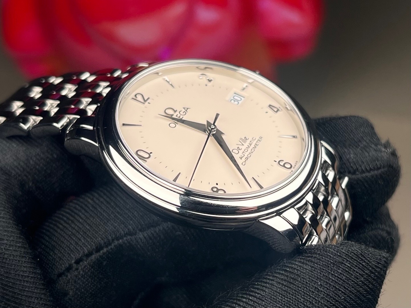 Omega 4500.30.00 detail 2