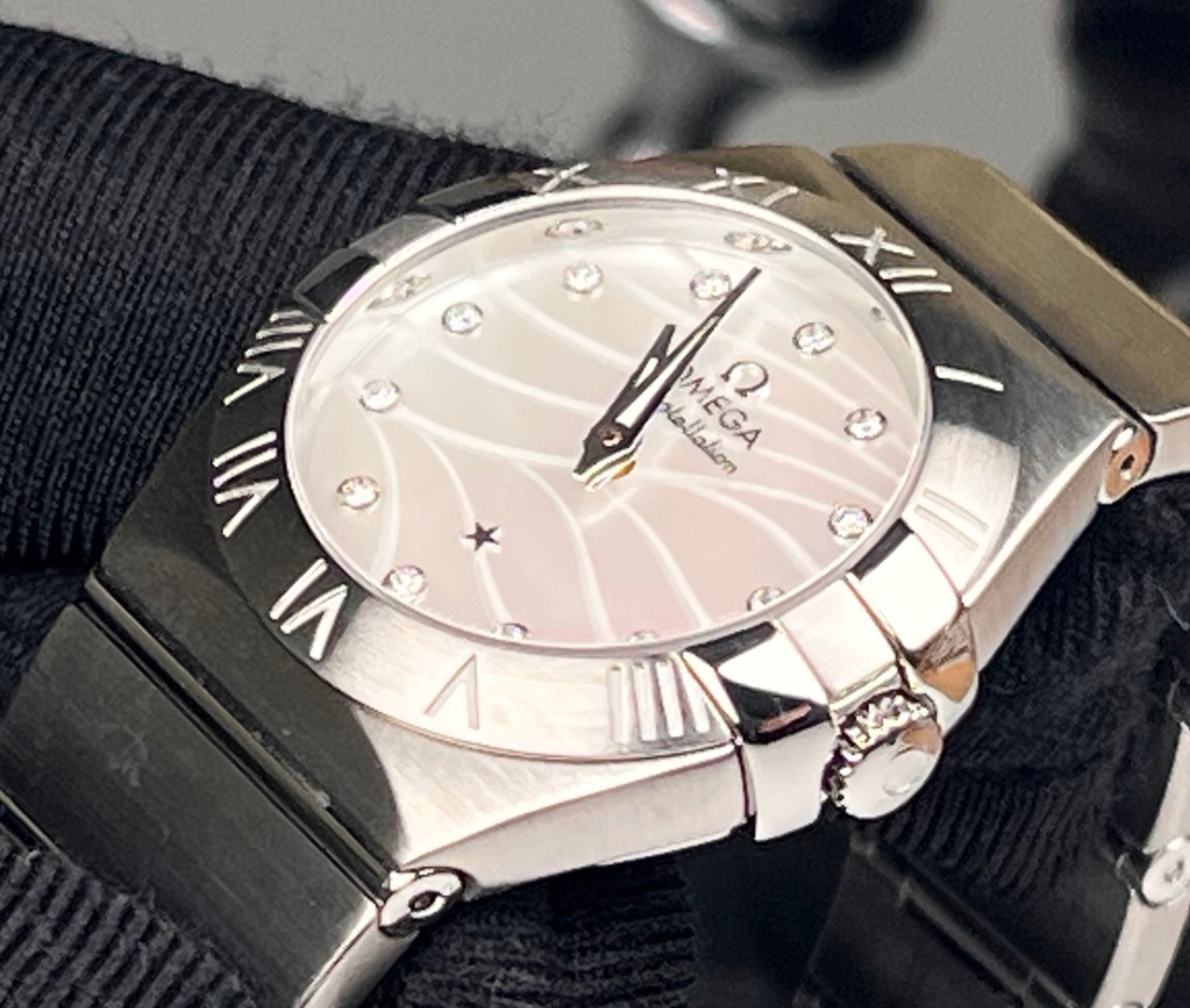 Omega 123.10.27.60.55.003 detail 3