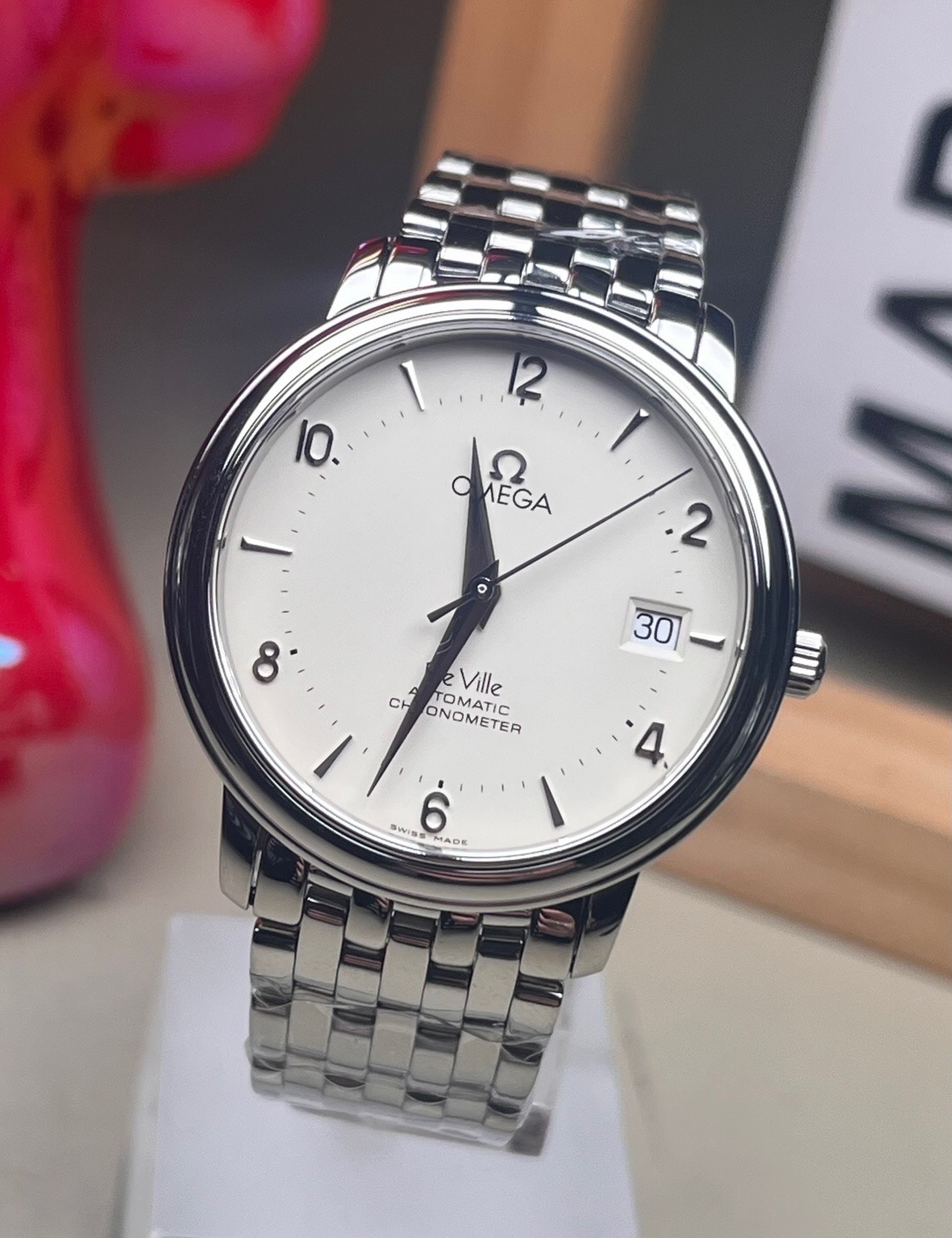 Omega 4500.30.00 detail 1