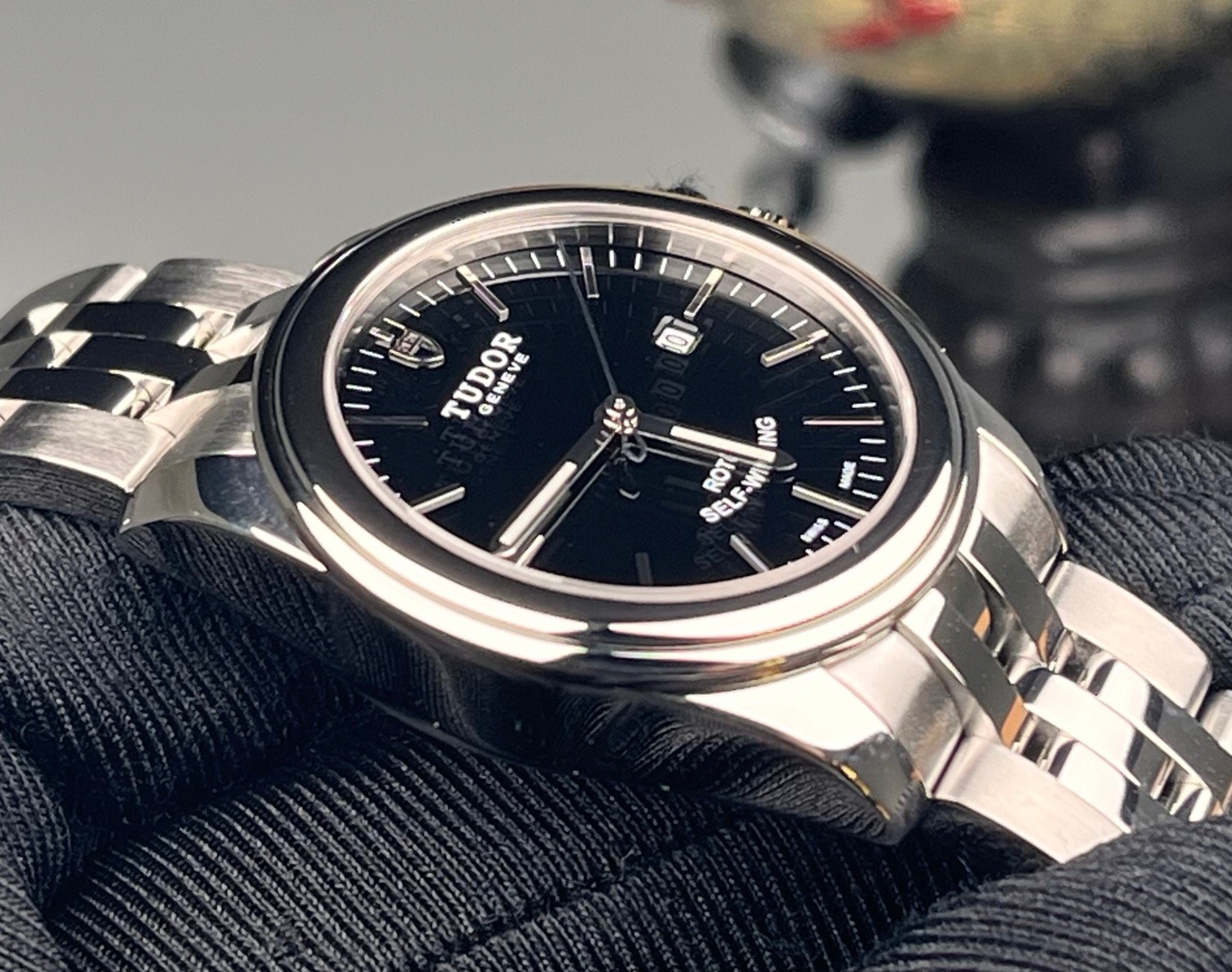 Tudor M53000-0002 detail 3
