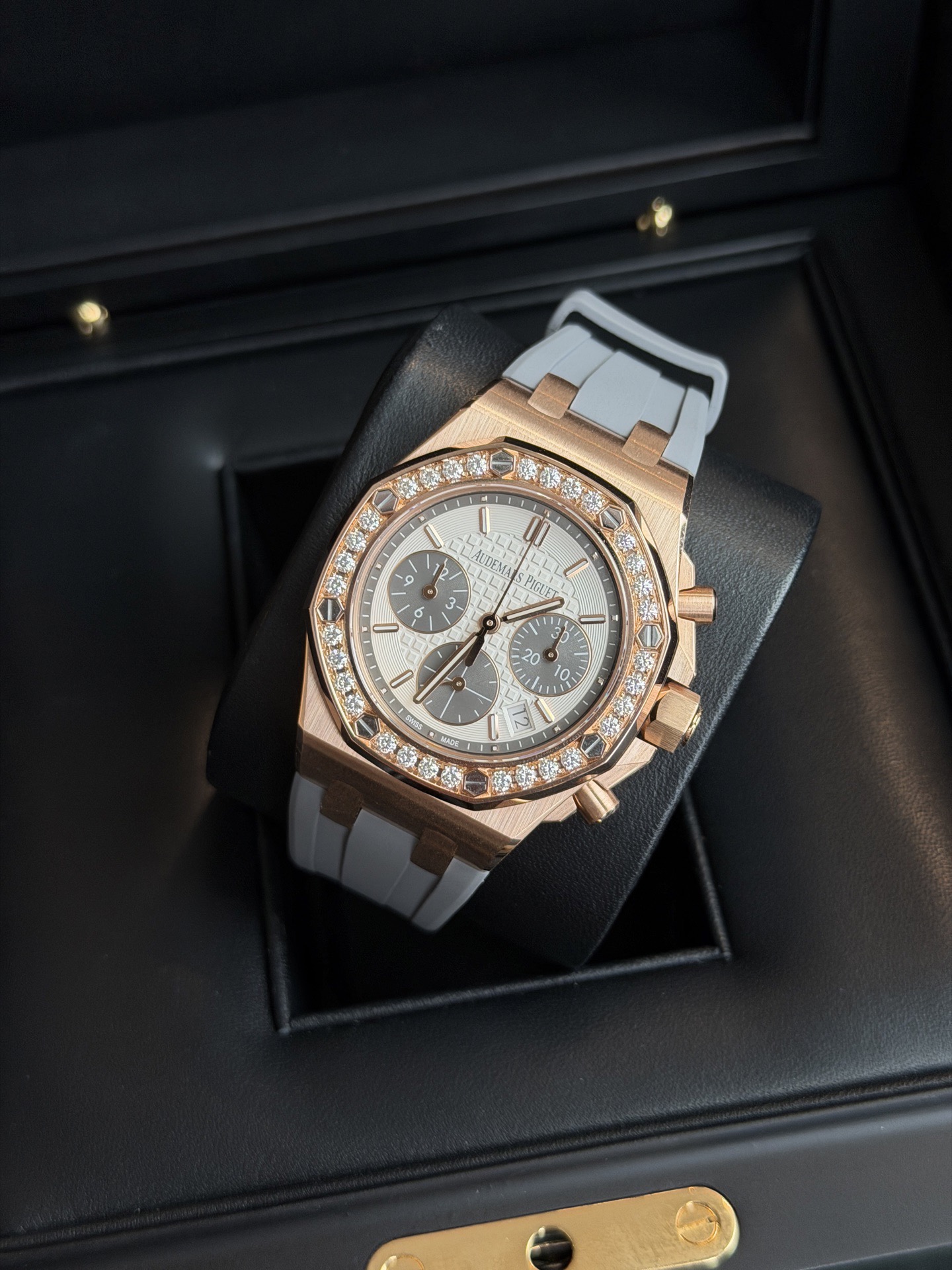 Audemars Piguet 26231OR.ZZ.D003CA.01 detail 1