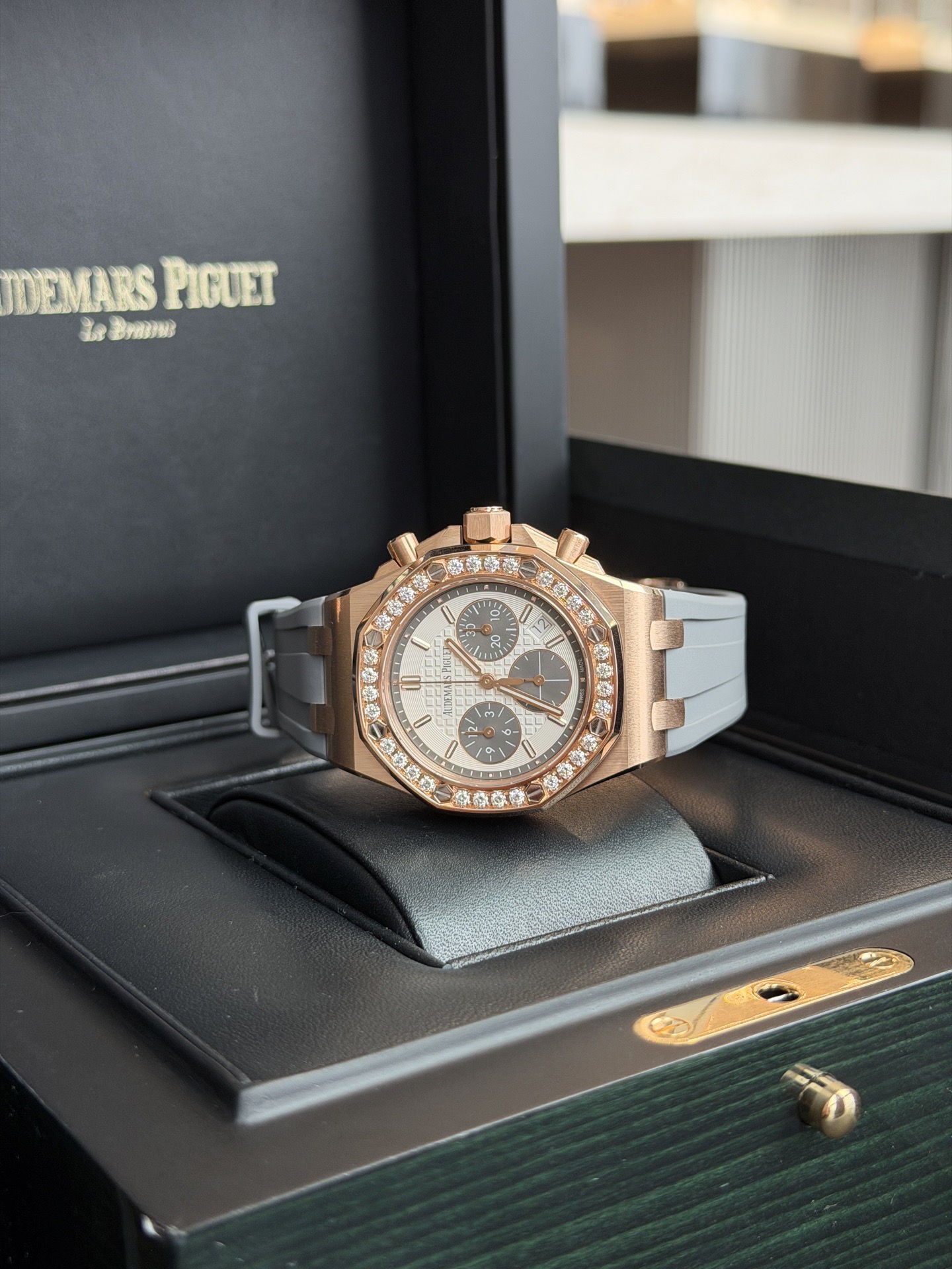 Audemars Piguet 26231OR.ZZ.D003CA.01 detail 2