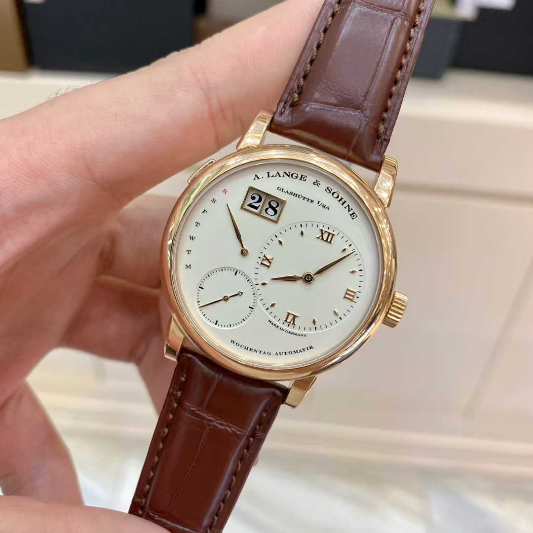 A. Lange & S&ouml;hne 320.032 detail 1
