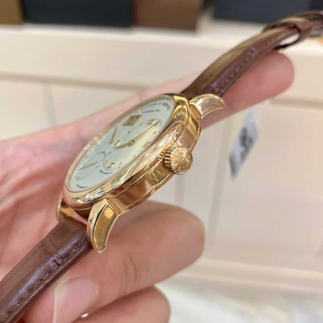 A. Lange & S&ouml;hne 320.032 detail 2