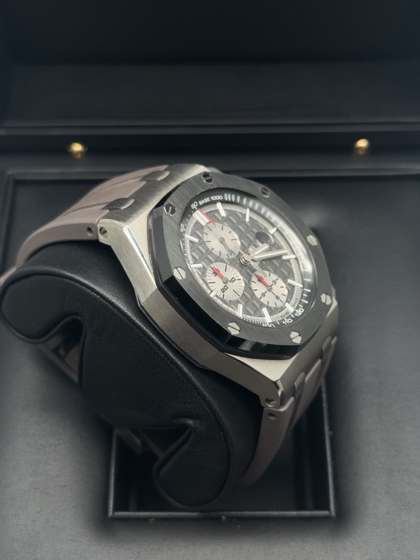 Audemars Piguet 26400IO.OO.A004CA.01 detail 4