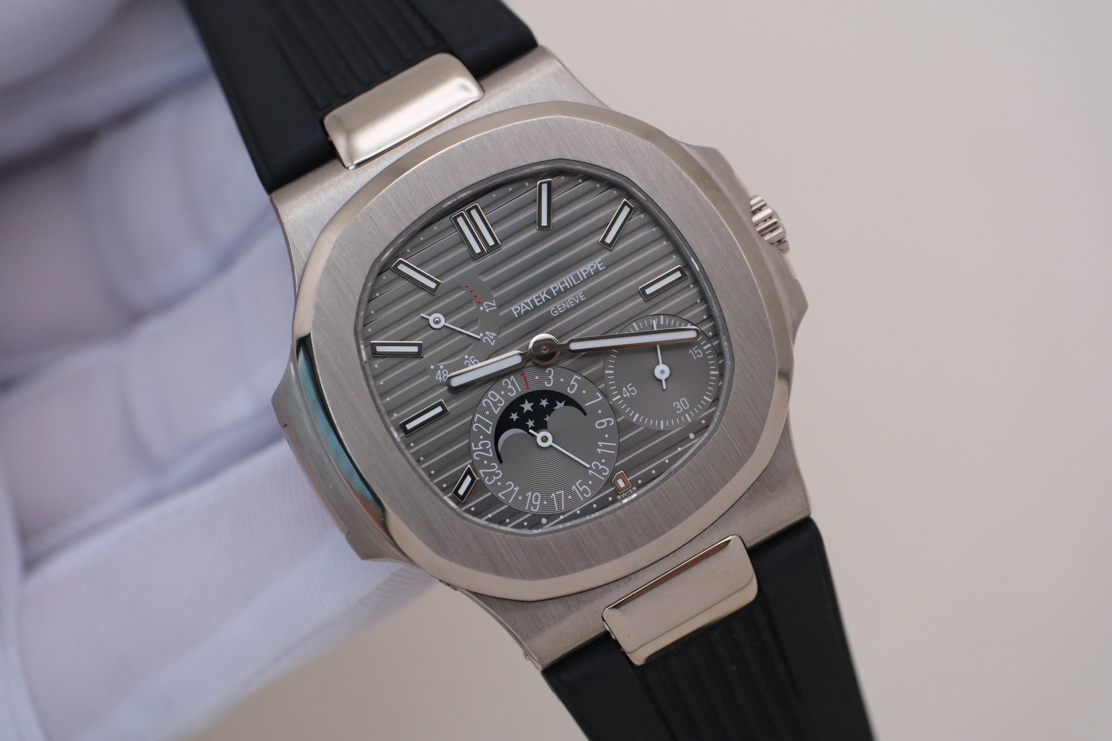 Patek Philippe 5712G-001 detail 1