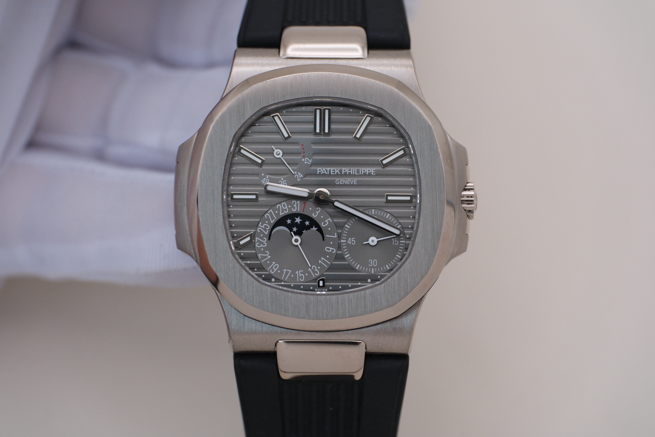 Patek Philippe 5712G-001 detail 2
