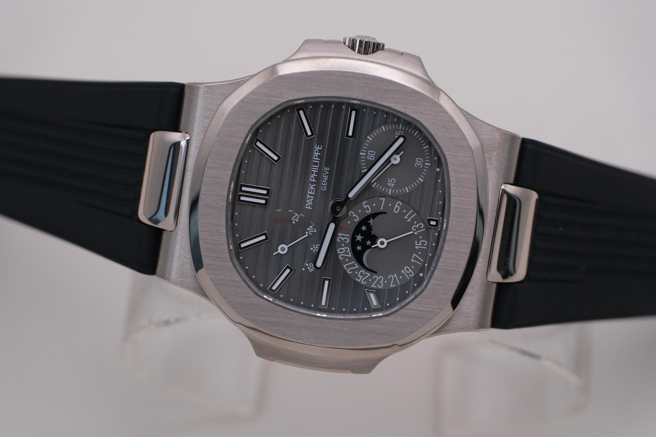 Patek Philippe 5712G-001 detail 4