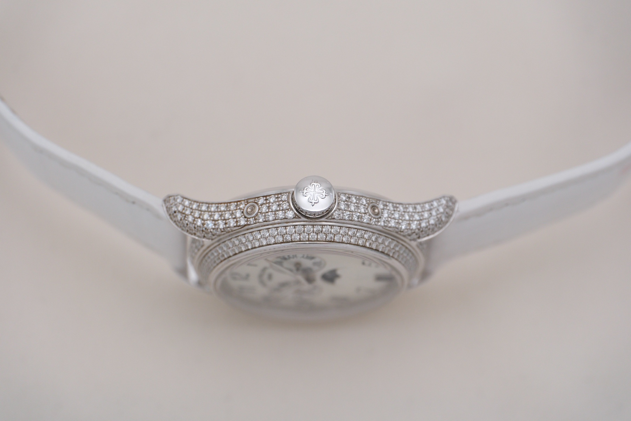 Patek Philippe 4937G-001 detail 4
