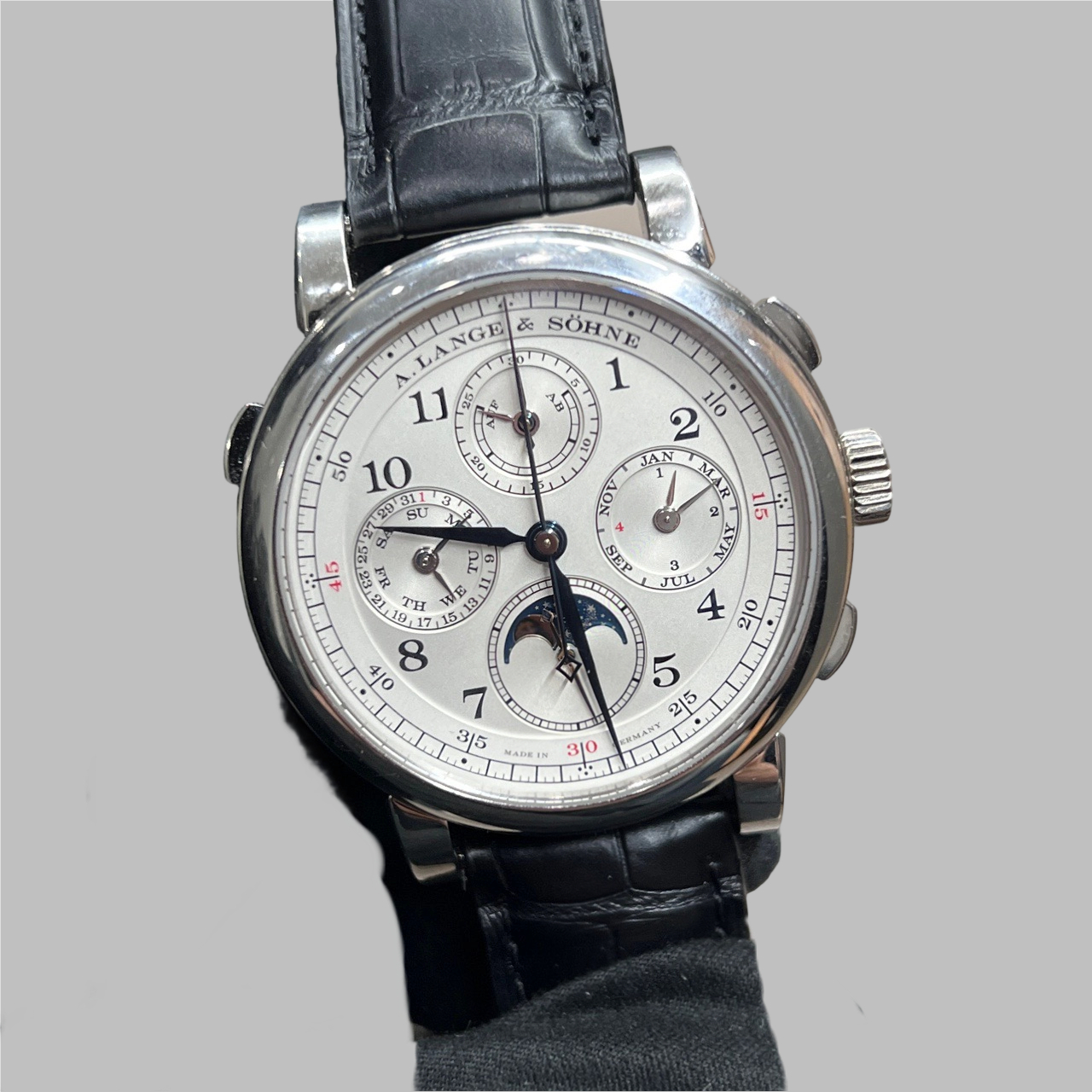 A. Lange & S&ouml;hne 421.025 detail 1