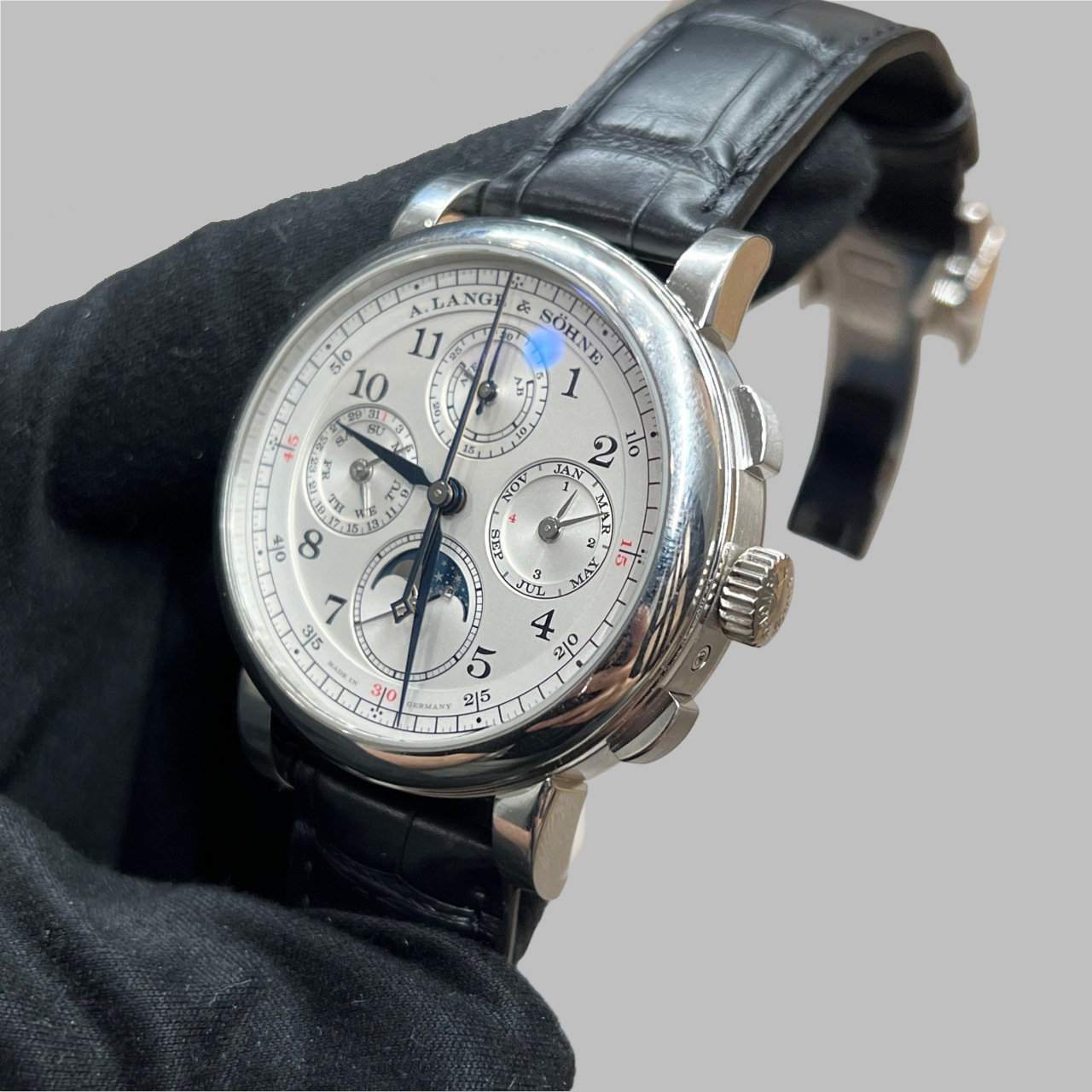 A. Lange & S&ouml;hne 421.025 detail 2