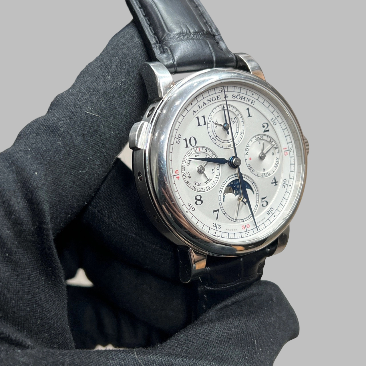 A. Lange & S&ouml;hne 421.025 detail 3