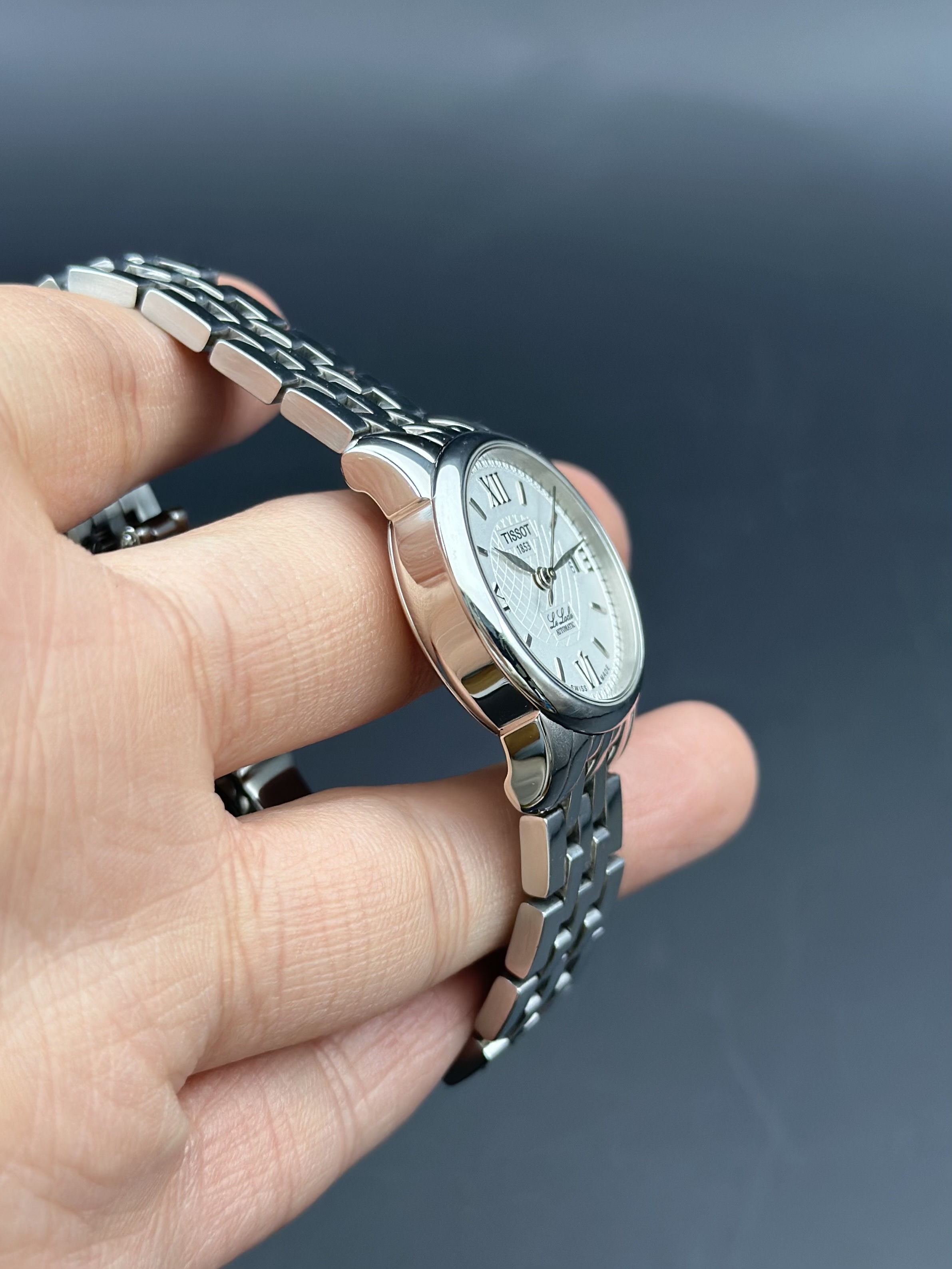 Tissot T41.1.183.33 detail 3
