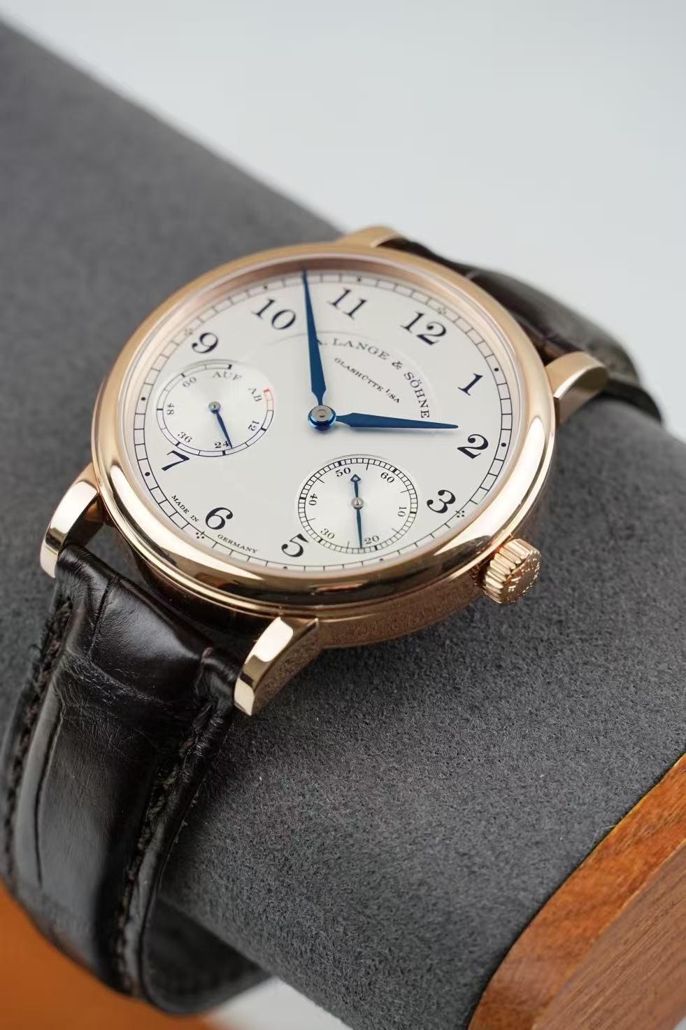 A. Lange & S&ouml;hne 234.032 detail 2