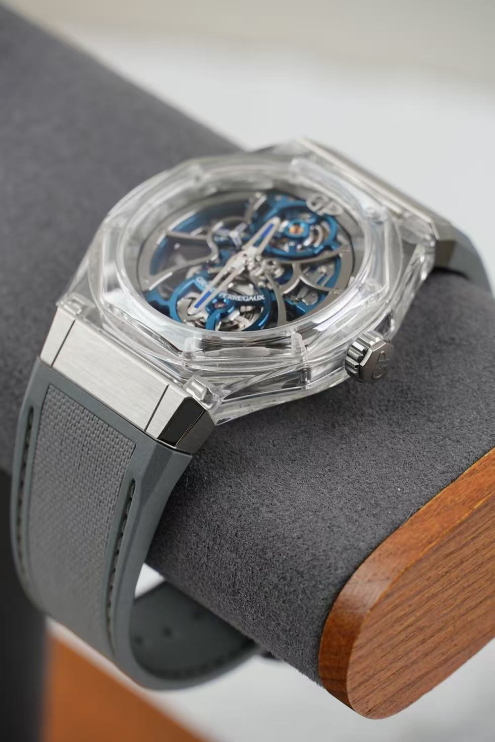 Girard Perregaux 81071 detail 2