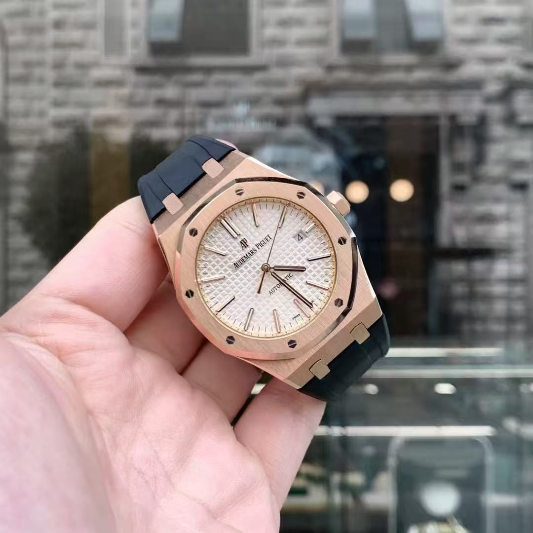 Audemars Piguet 15400OR detail 1