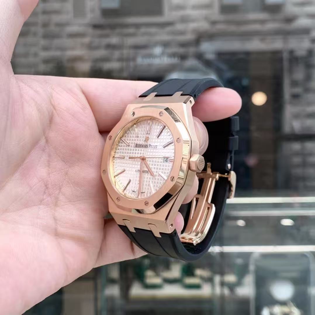Audemars Piguet 15400OR detail 2