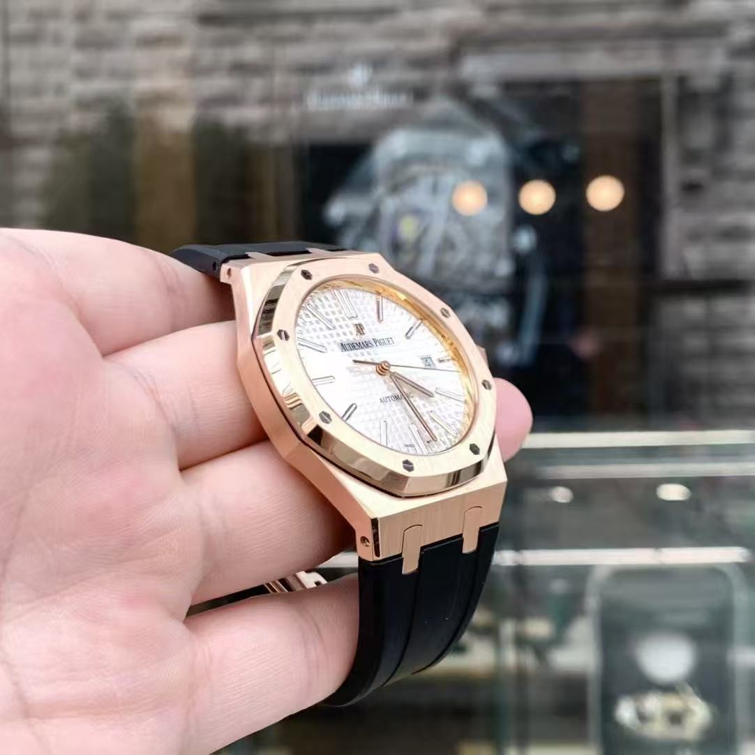 Audemars Piguet 15400OR detail 3