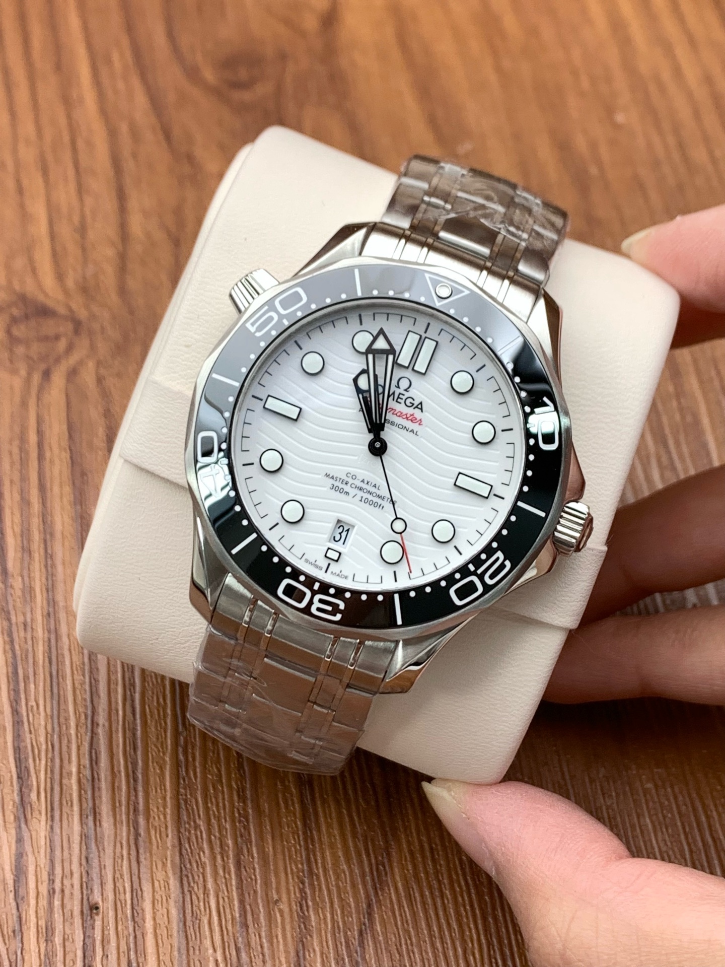 Omega 210.30.42.20.04.001