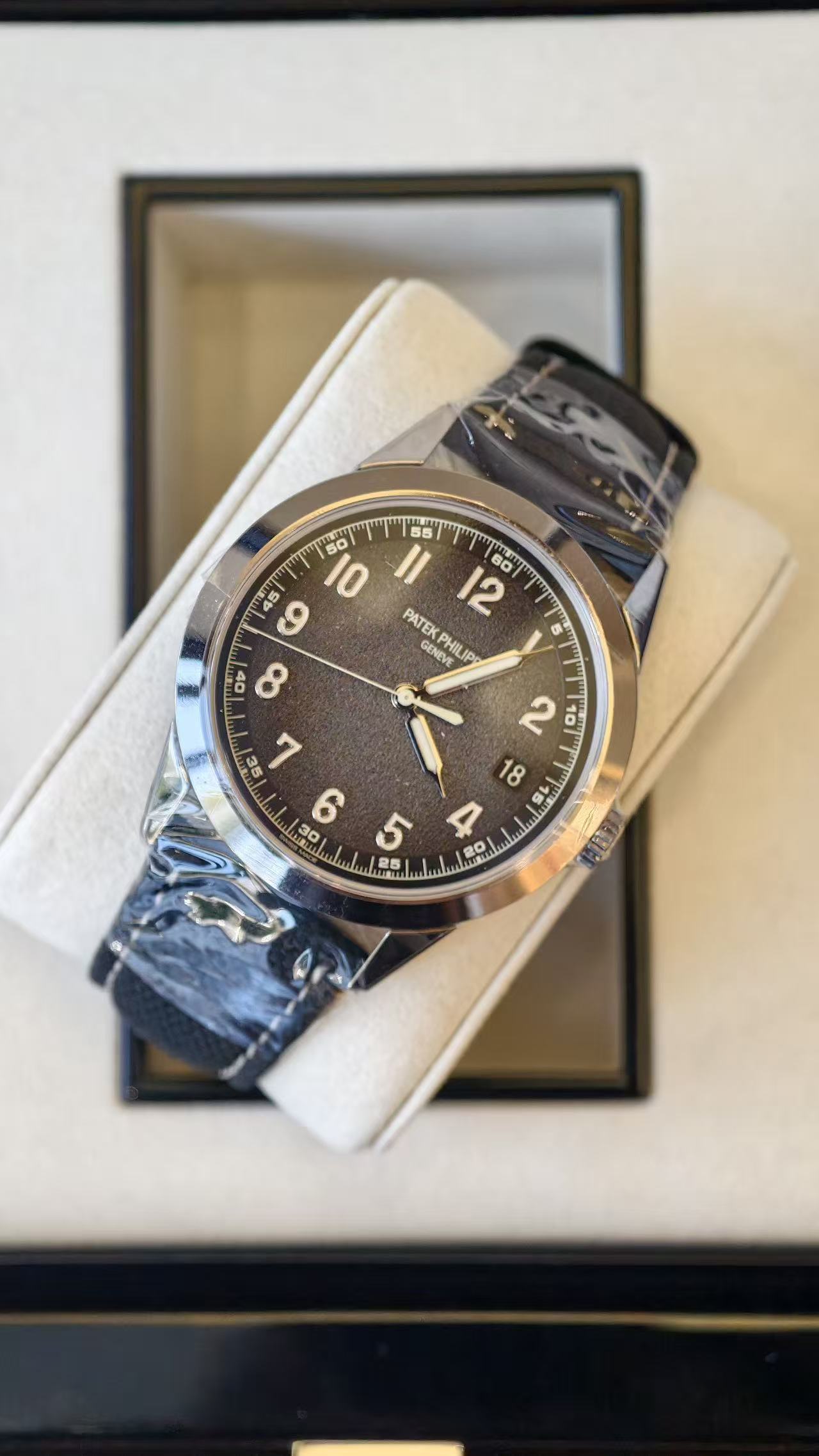 Patek Philippe 5226G-001 detail 2