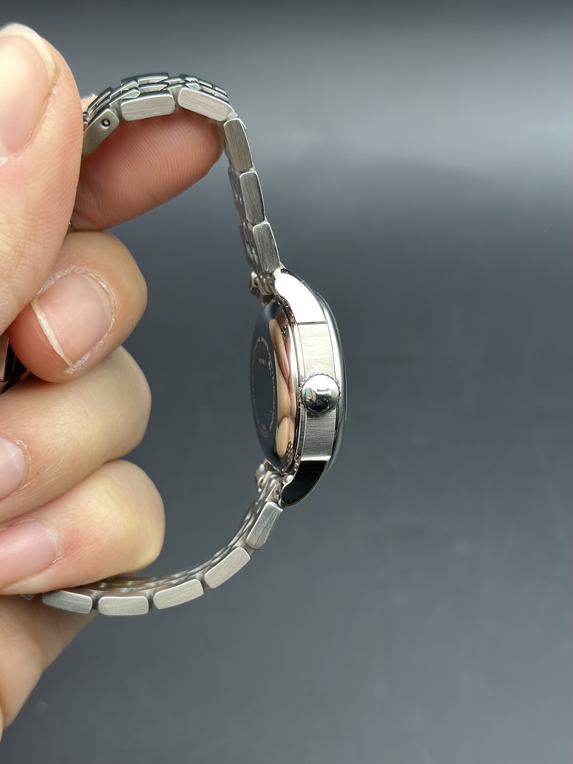 Tissot T41.1.183.33 detail 4
