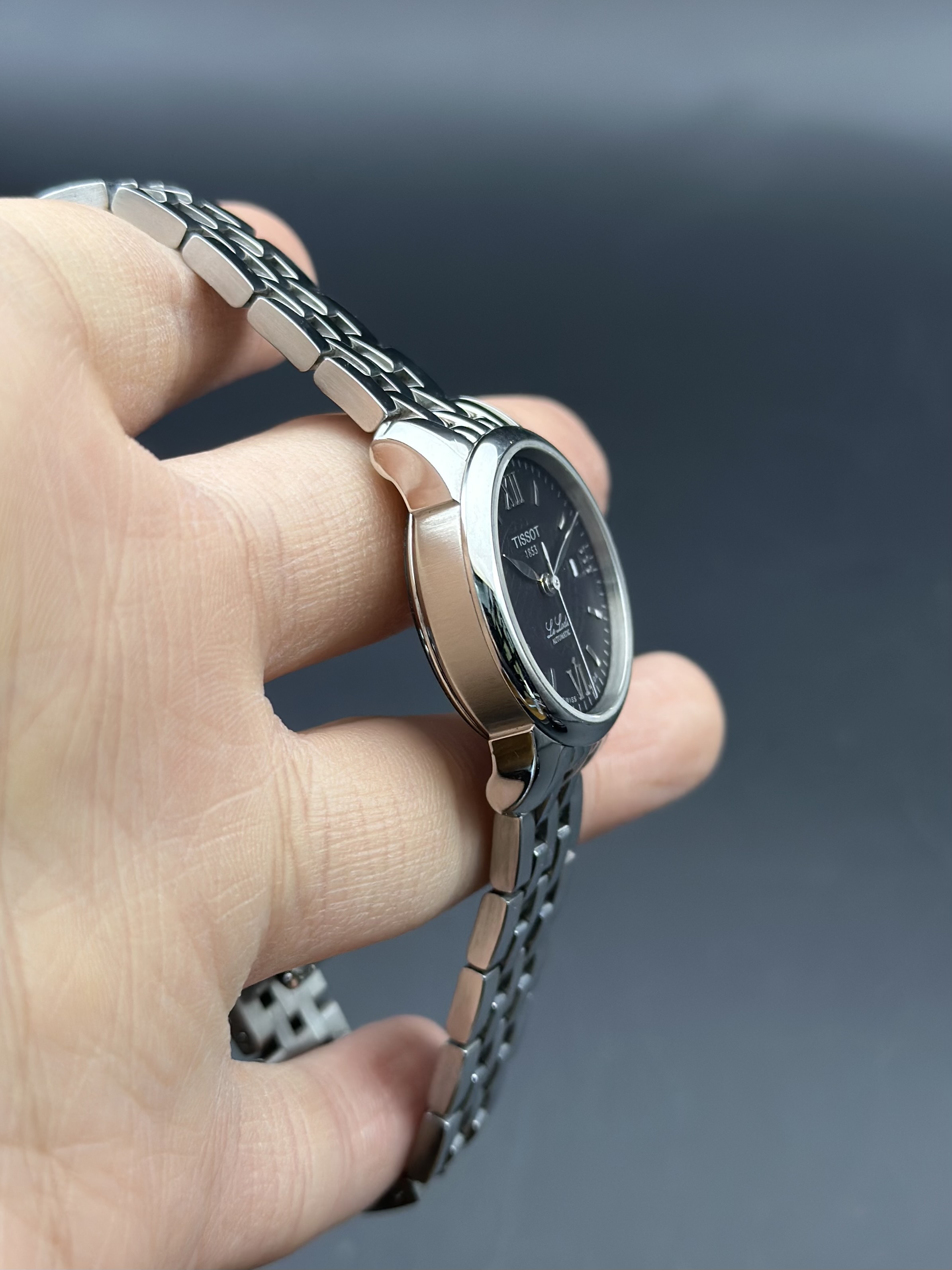 Tissot T41.1.183.53 detail 3