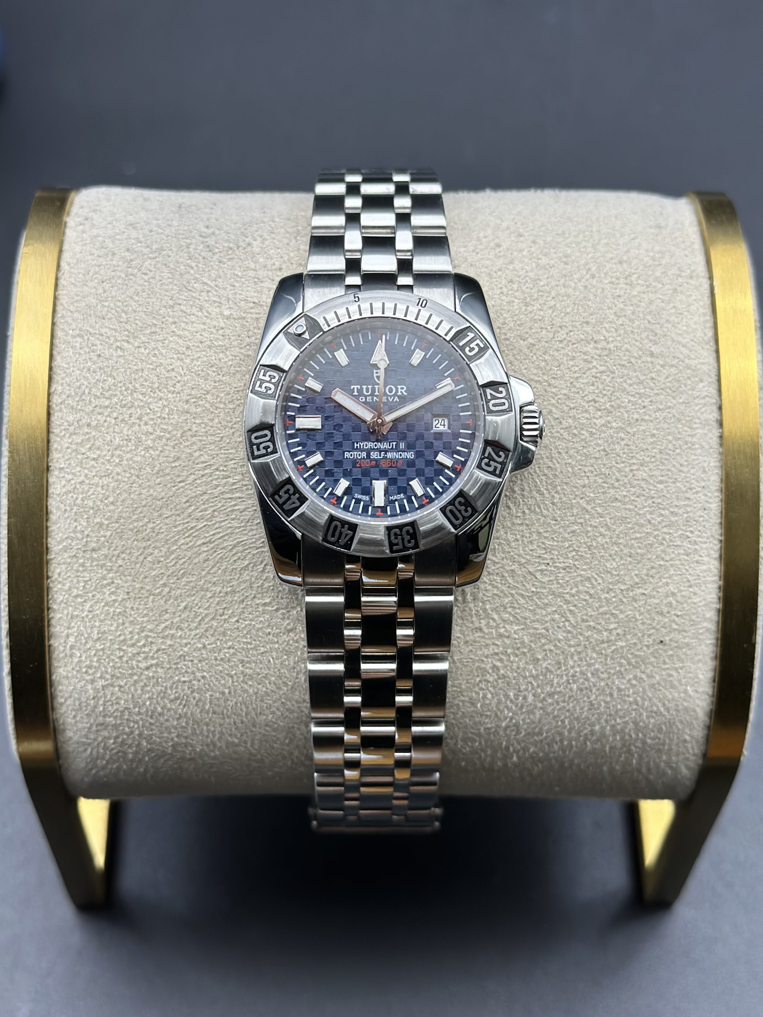 Tudor 24040