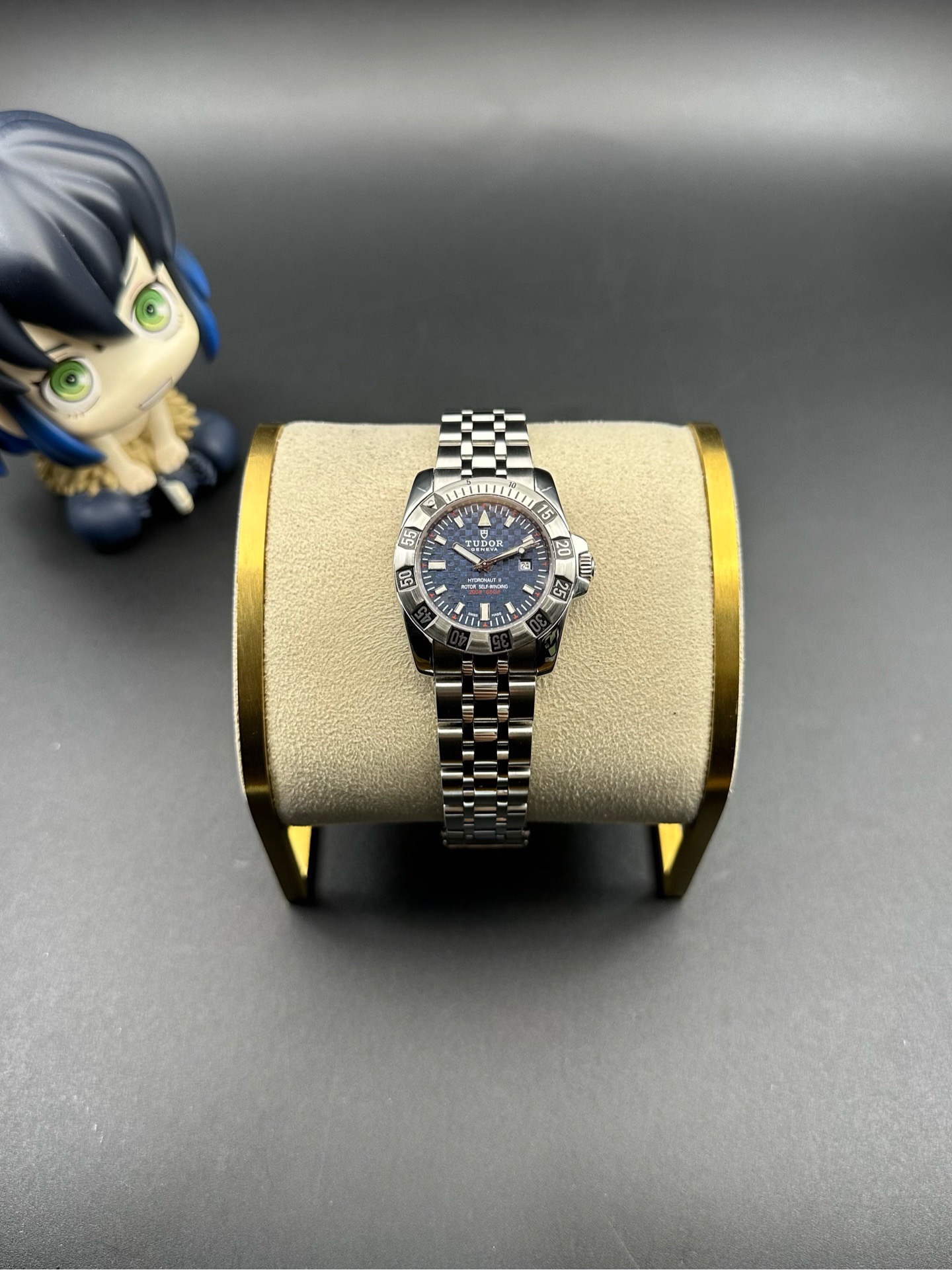 Tudor 24040 detail 2