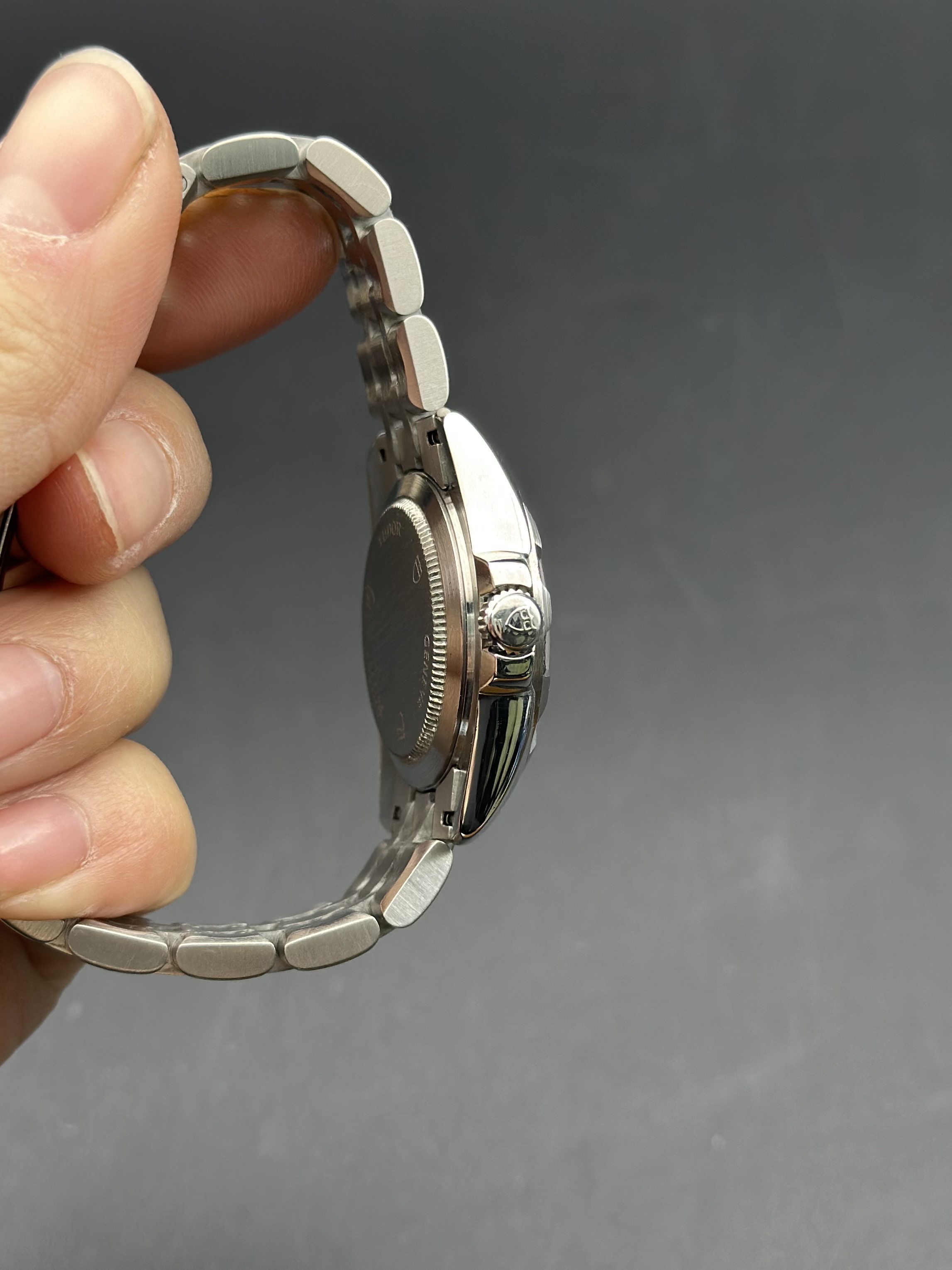 Tudor 24040 detail 6
