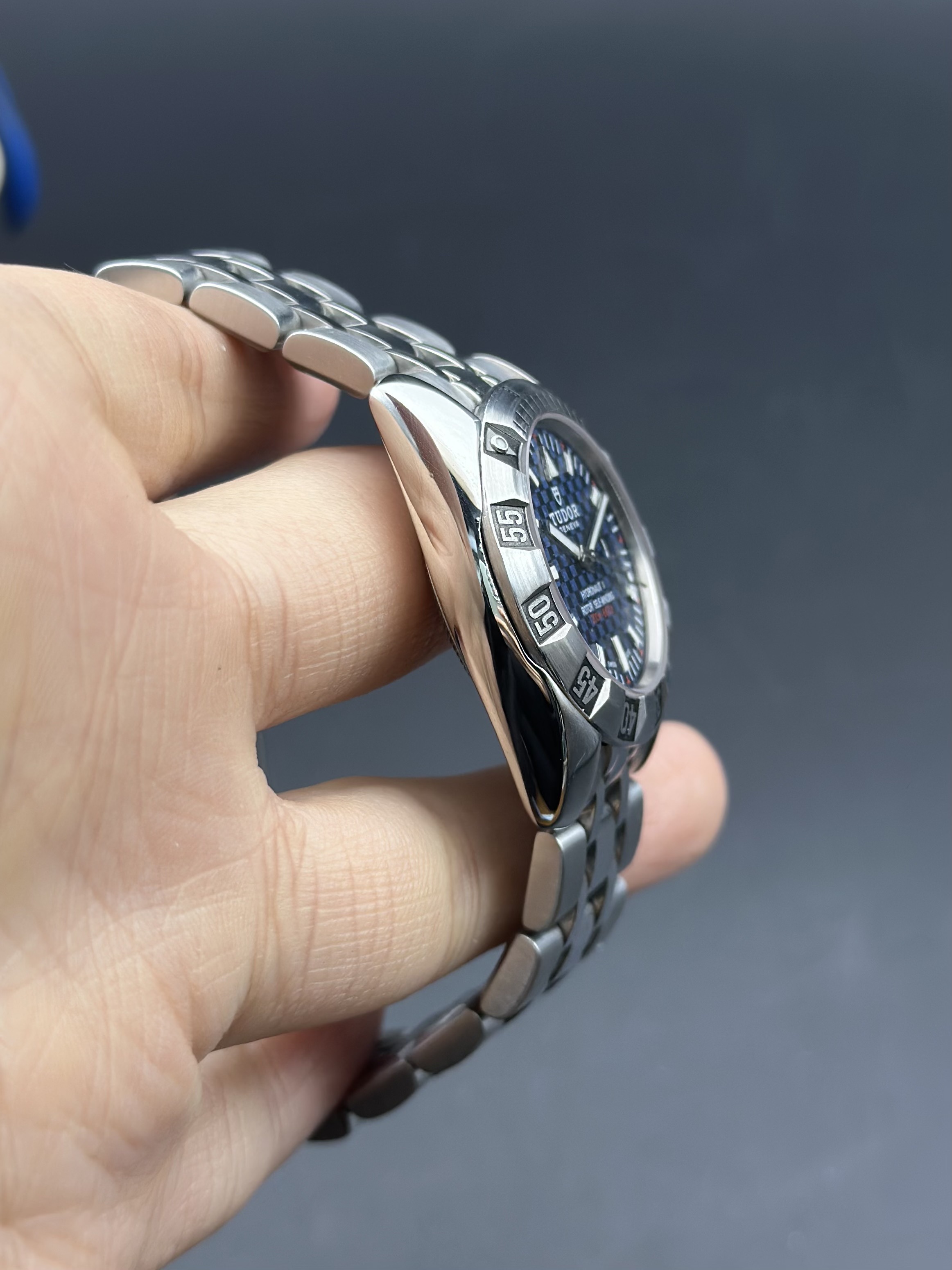 Tudor 24040 detail 3